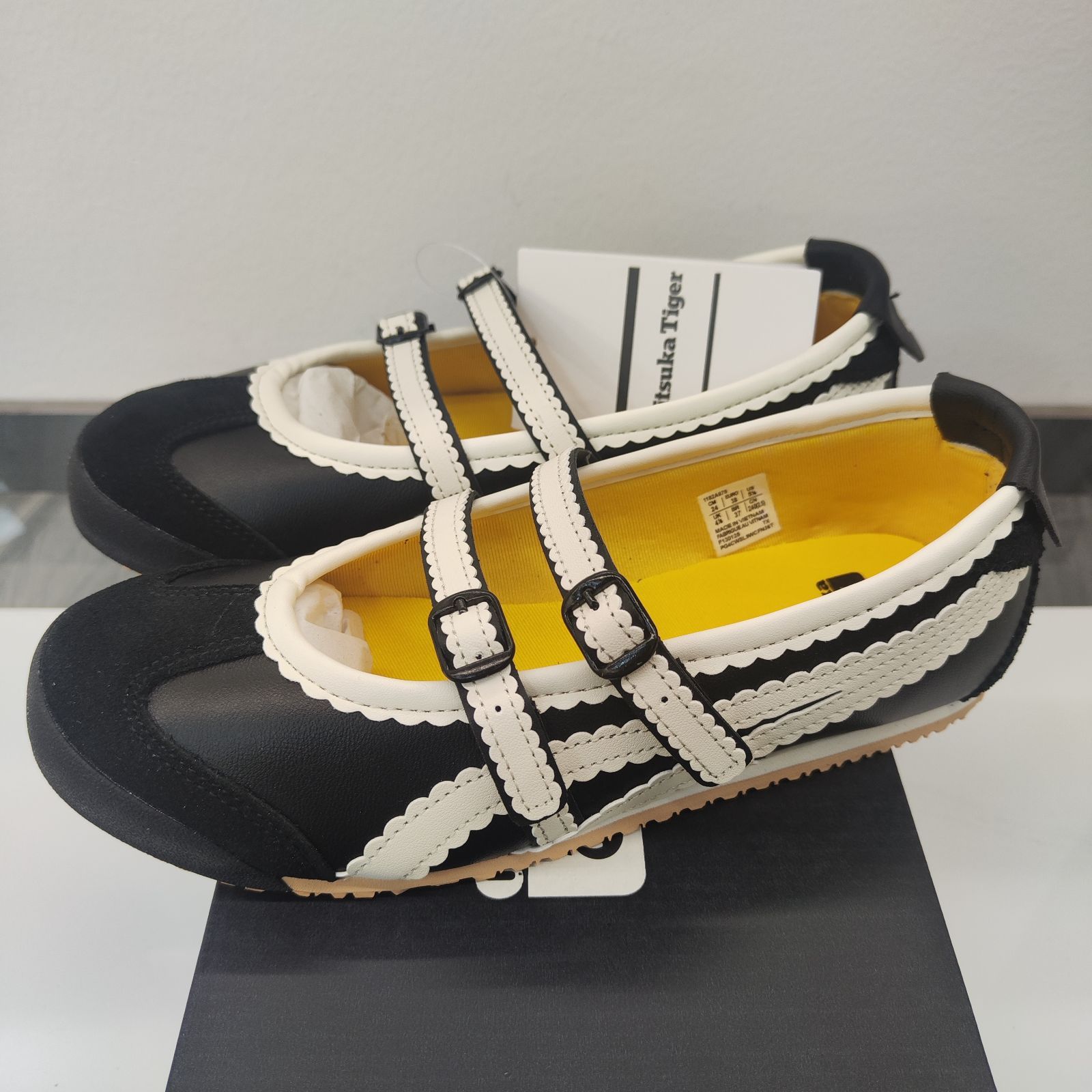 MEXICO 66 TGRS　23.5 　新品 MEXICO 66 TGRS 23.5 新品 - メルカリ