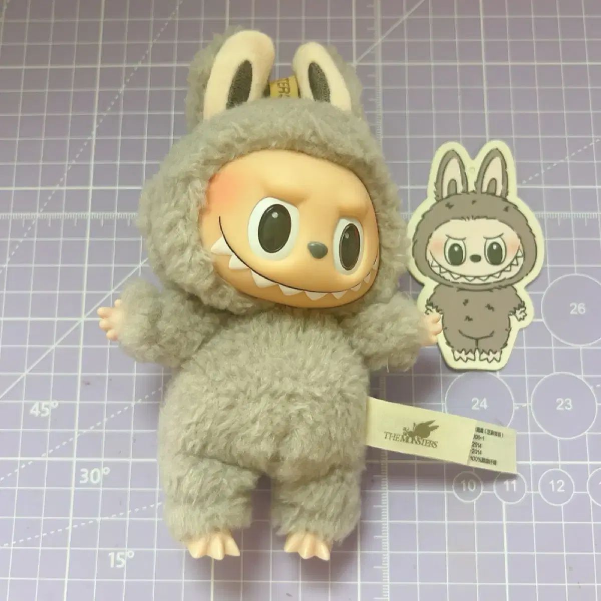 Labubu(ラブブ） マカロン ゴマ豆豆 - メルカリ