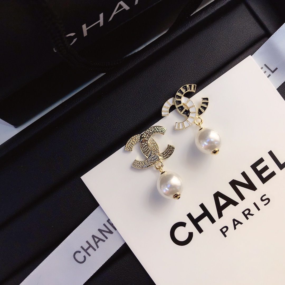 【シンプルキラキラ♪】CHANEL キラキラ パールピアス CHANELパールピアス - メルカリ