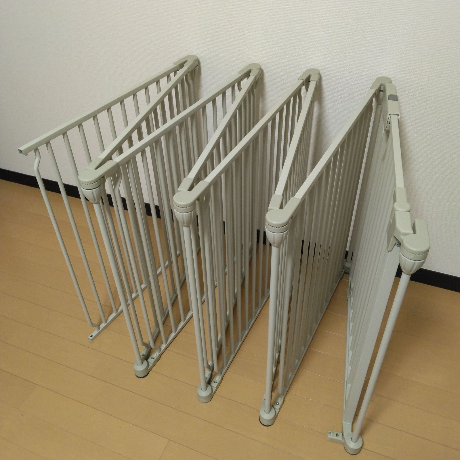 【新古品】GOD SAFE8 ライトグレージュ ペットケージ　サークル　フェンス 良品】DOG SAFE8 ペットフェンス ライトグレージュ ケージ