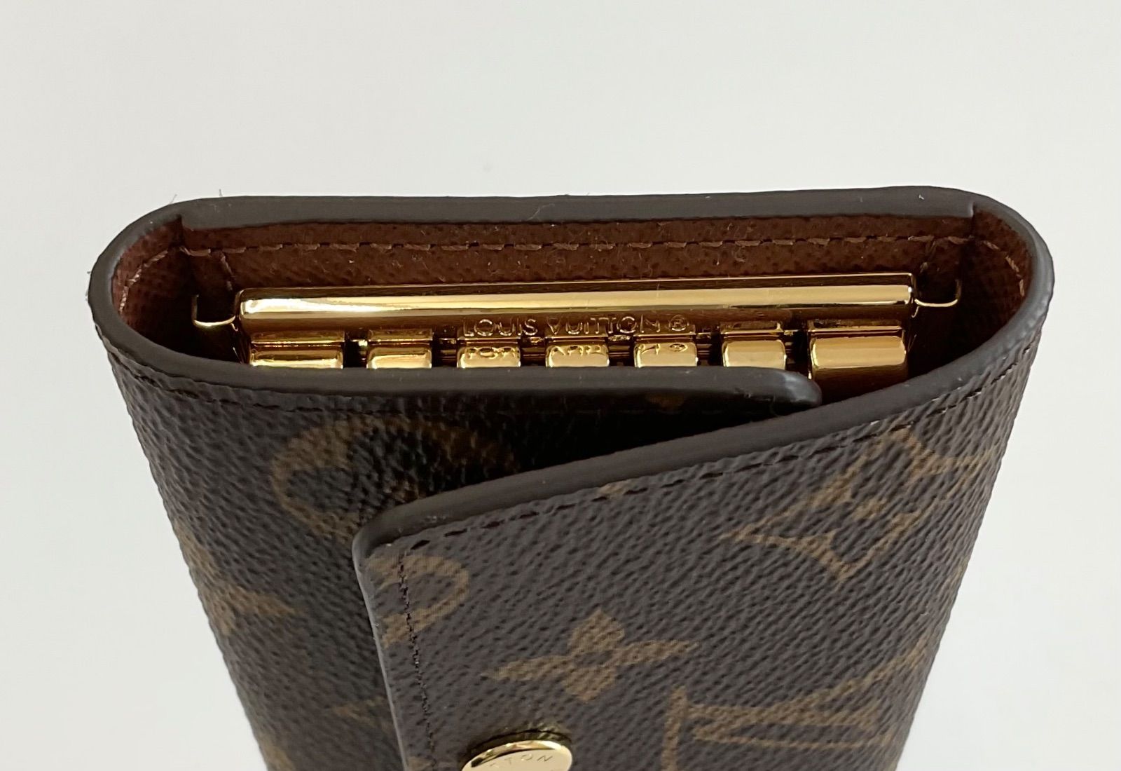 240　ルイヴィトン キーケース タイガ 黒 ミュルティクレ 鍵 6連 240 ルイヴィトン キーケース タイガ 黒 ミュルティクレ 鍵 6連 Louis