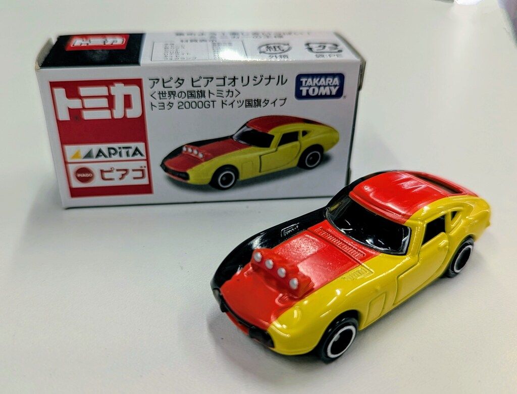 タカラトミー アピタ ピアゴオリジナル 世界の国旗トミカ トヨタ