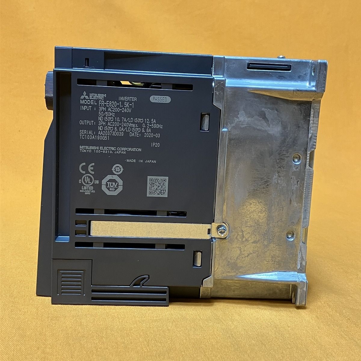 インバーター 三菱電機 FR-E820-1.5K-1 - メルカリ