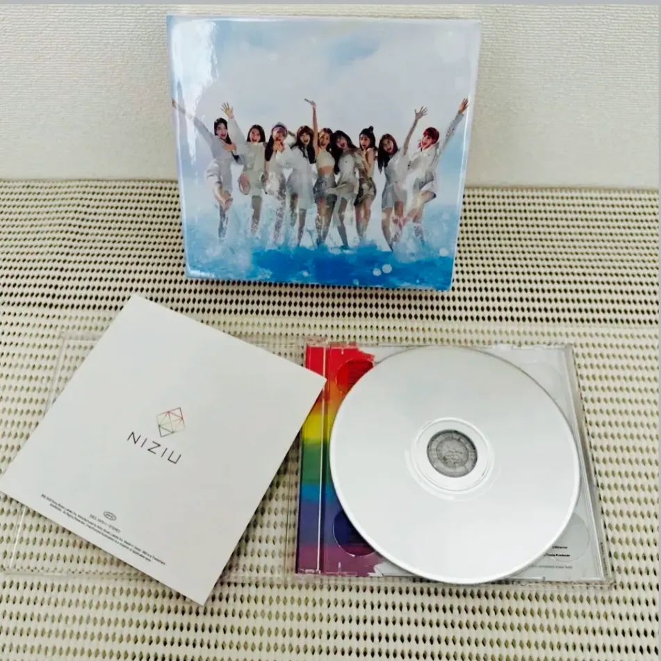2025新発 美品】NiziU Step and a step 3形態 CD デビュー曲 - メルカリ K-POP・アジア