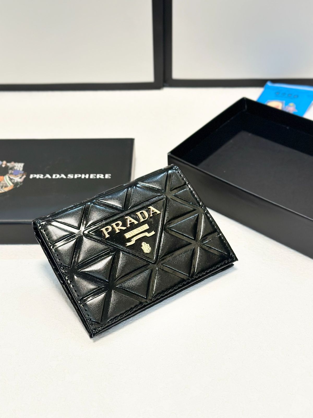 PRADA プラダ