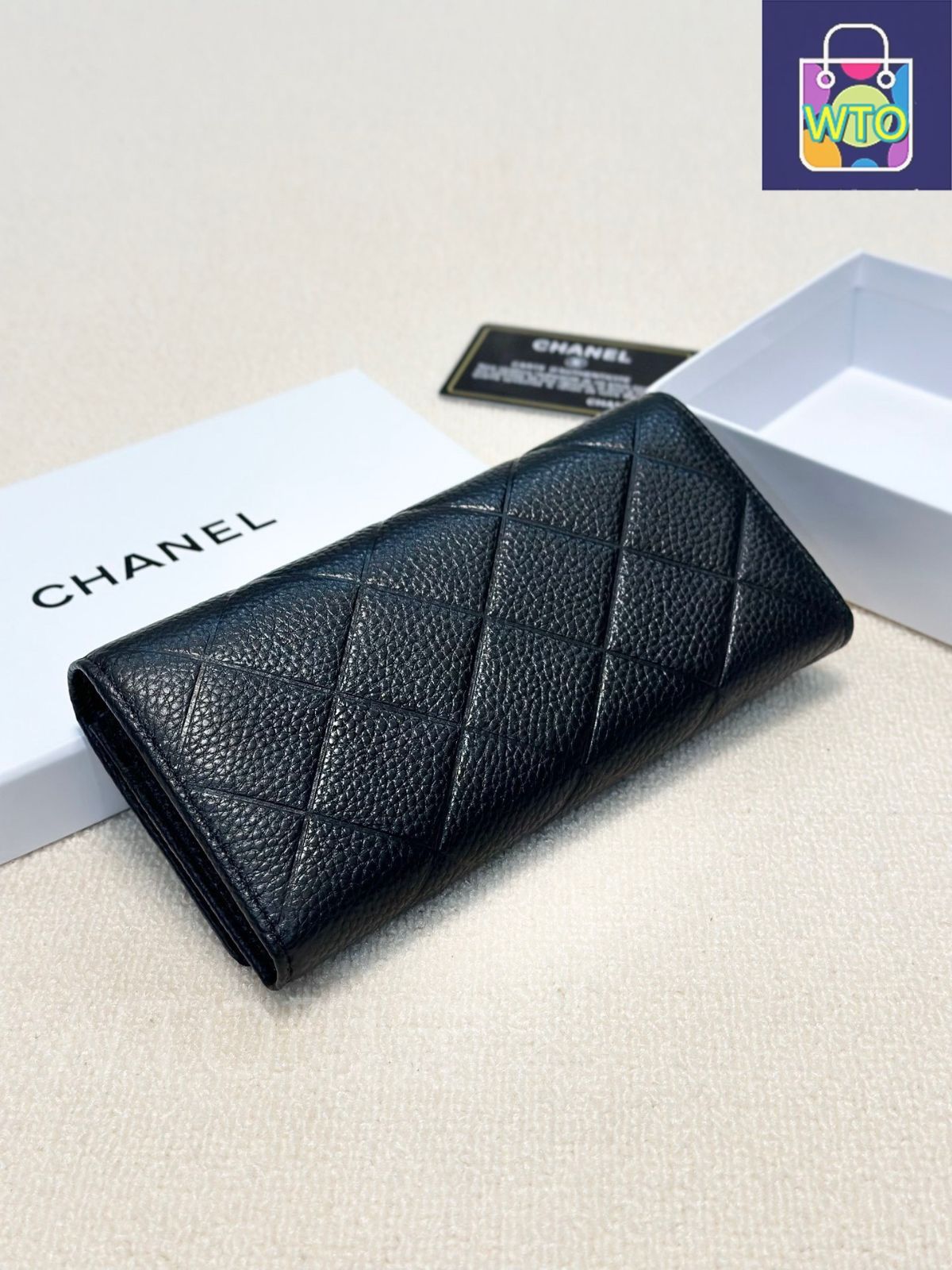 【新品未使用同様】　CHANEL 二つ折り財布 シャネル　レディース　サイフ CHANEL シャネル 二つ折り財布 AP0231 Y01588 Y01864 Y01295