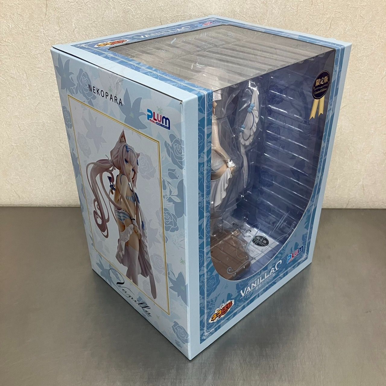 【新品未開封】ネコぱら バニラ&ショコラ 着替えのひと時 フィギュア ネコぱら」より着替え中の「ショコラ」と「バニラ」フィギュアが