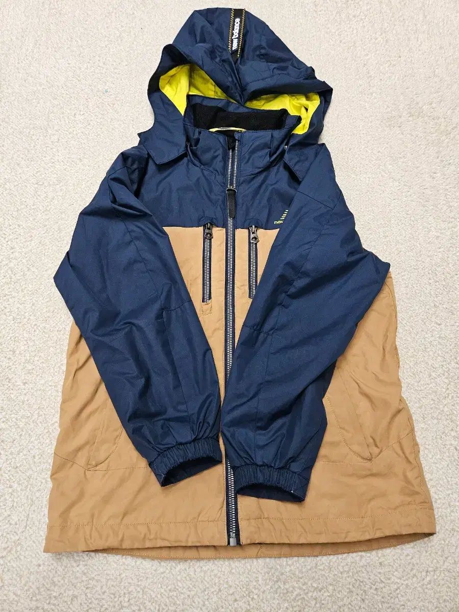 ニューバランス キッズ ウィンドブレーカー 130