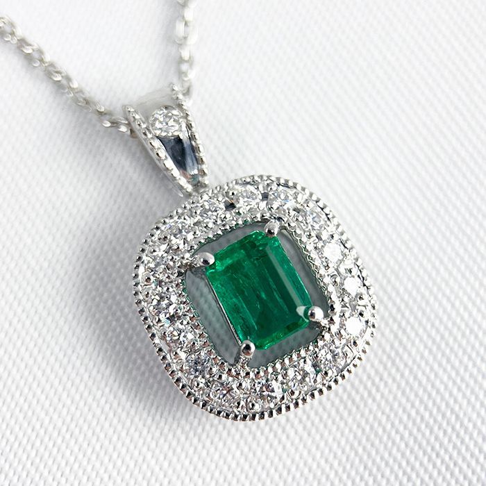 新品✨鑑定証有/運送無料]PT900(プラチナ) 天然エメラルド ネックレス