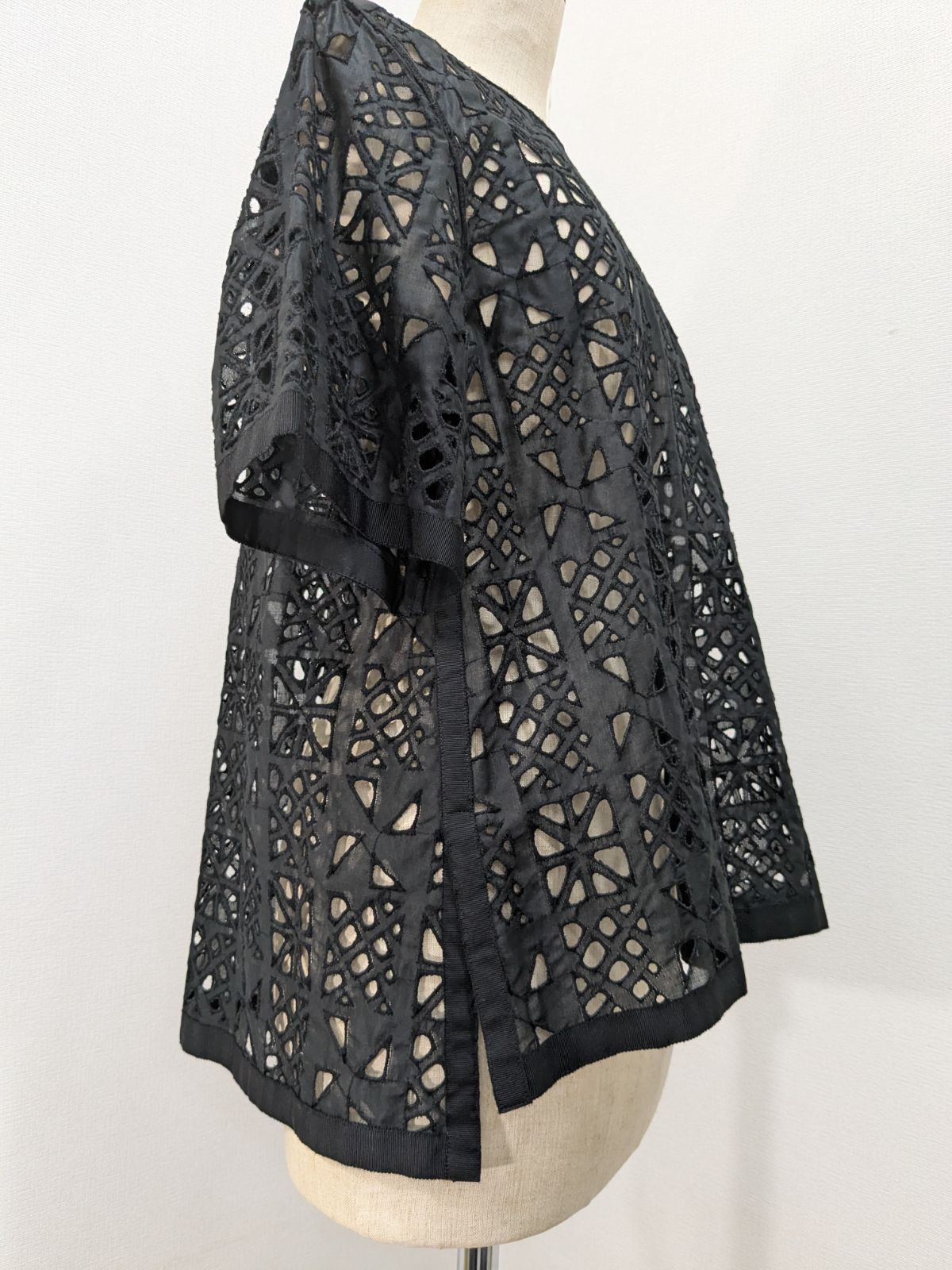 トゥモローランド　トライアングル　カットワークレース　ブラウス　トップス トライアングルカットワークレース ブラウス トゥモローランド