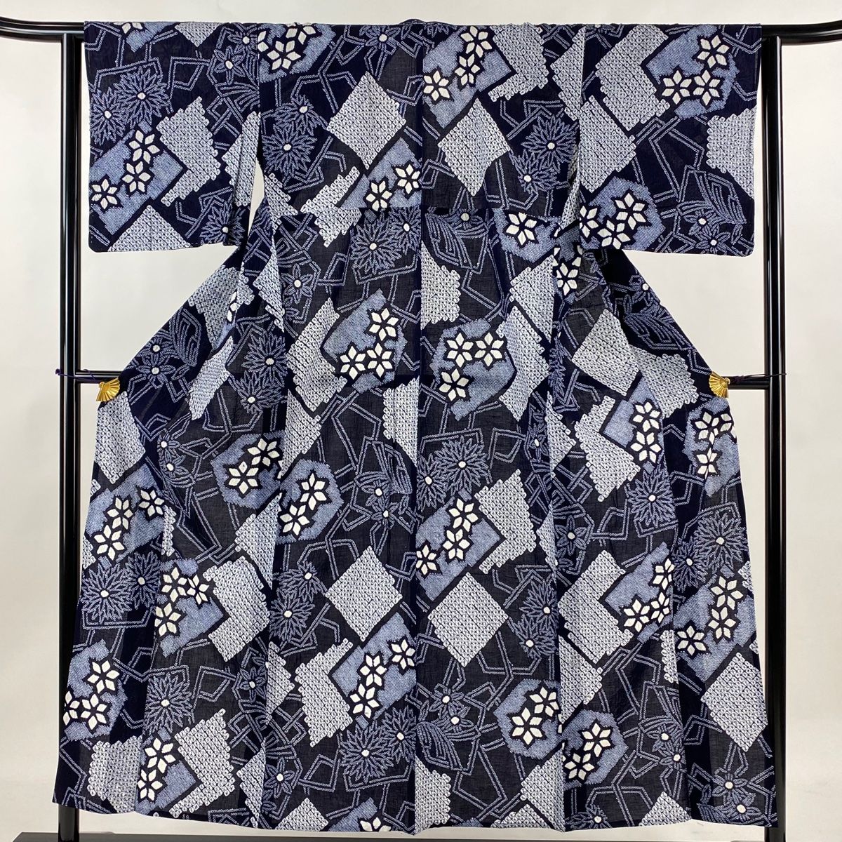 浴衣 身丈154cm 裄丈64cm M 絞り浴衣 草花 幾何学 濃紺 綿 名品