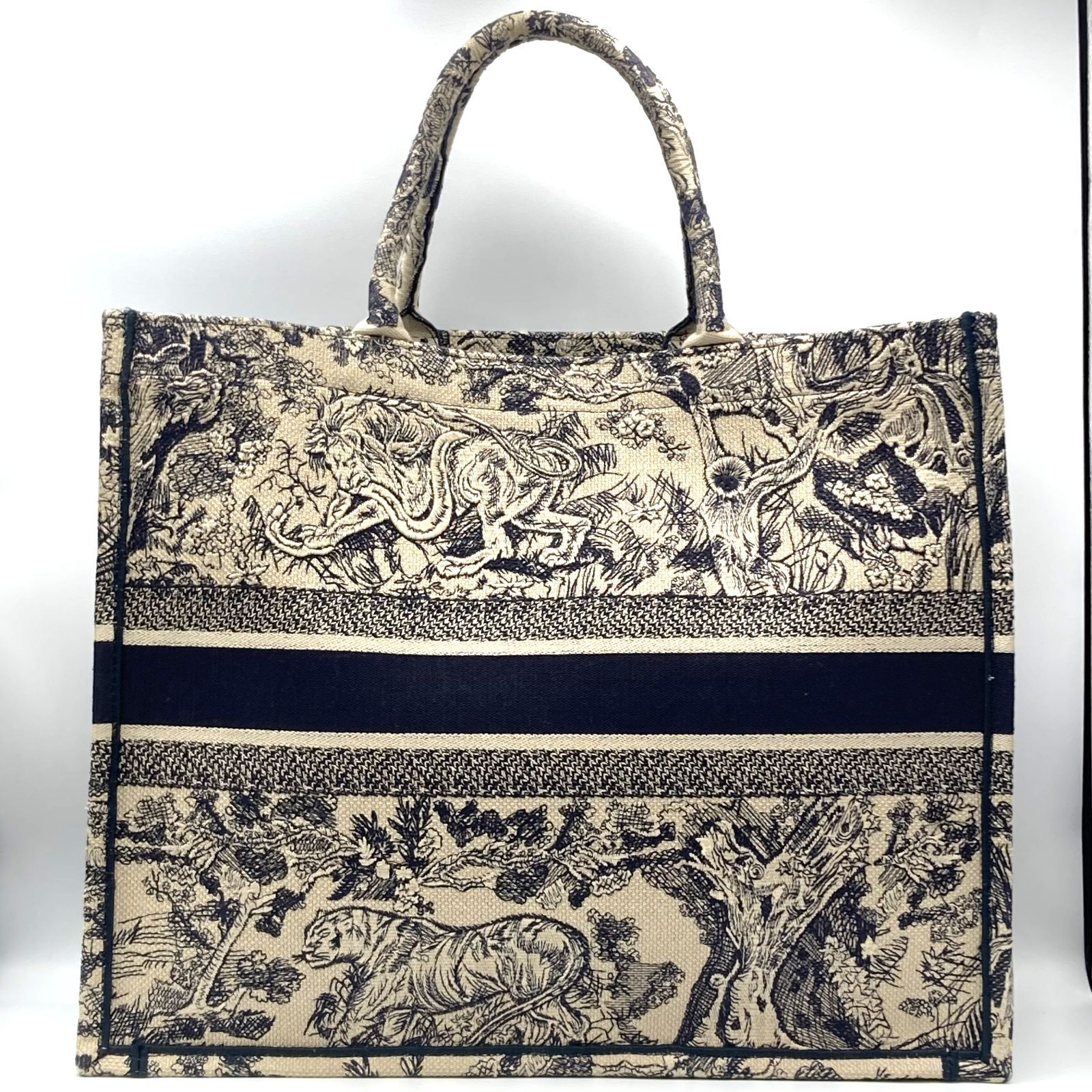 【Dior 】ディオール★Tote★刺繍ブックトート【ランク：SS】 カスタム特典も！「ディオール」の“ディオール ブックトート”に