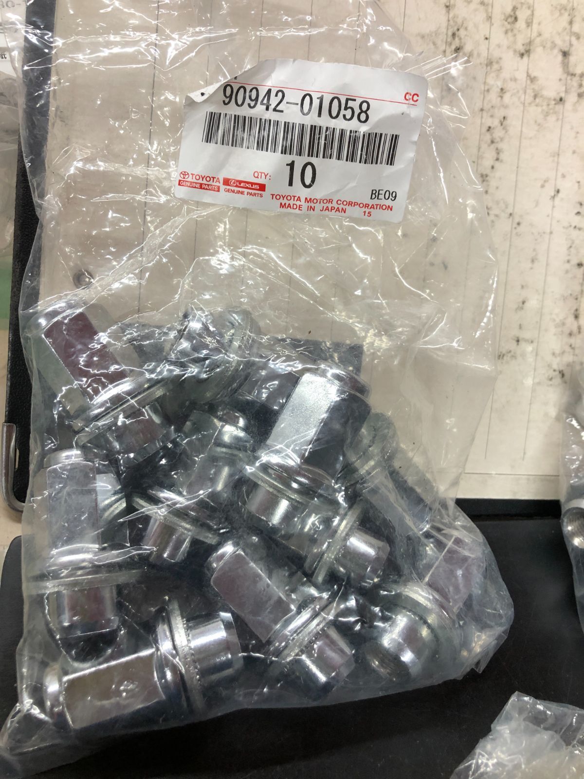 TRJ150 ランドクルーザー純正ナット　２４本入り