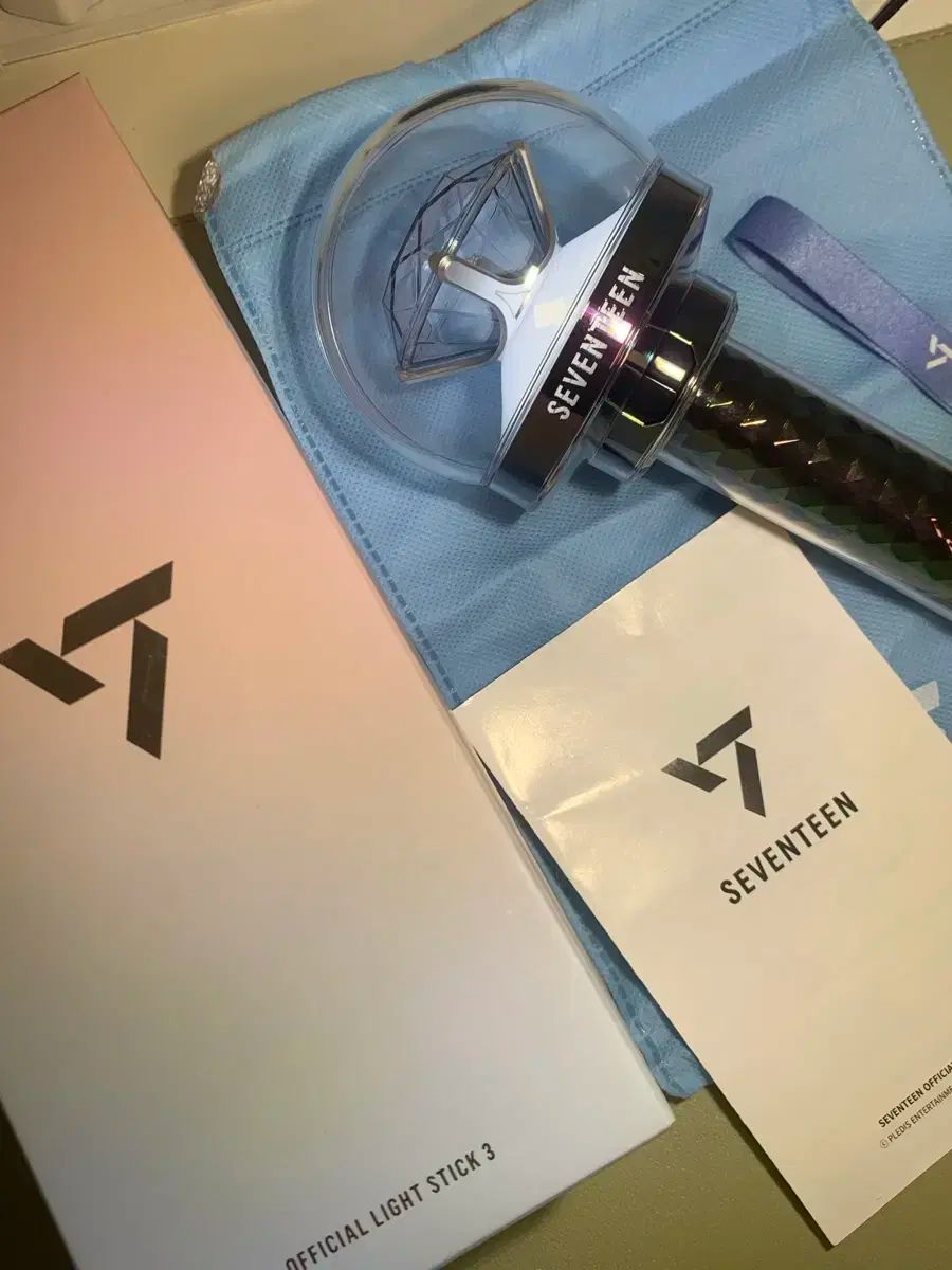 カラット棒 ver 3 SEVENTEEN 即日発送 楽天市場】SEVENTEEN - OFFICIAL LIGHT STICK VER.3 CARAT BONG