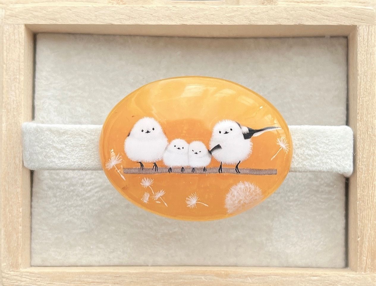 ☆天然石 宝石トパーズ たんぽぽの綿帽子とシマエナガ 帯留め40×30 