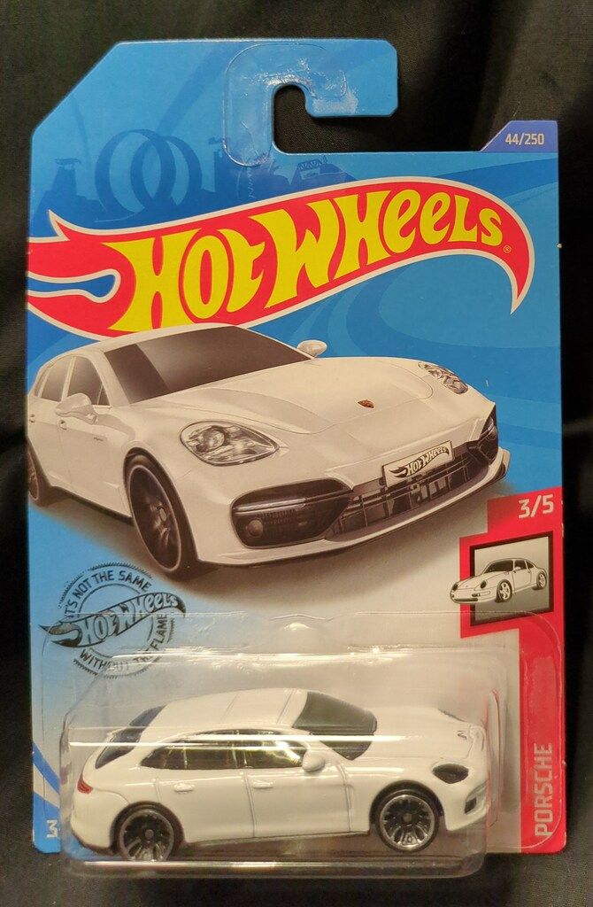 Mattel Porsche Porsche Panamera Turbo S E Hybrid Sport