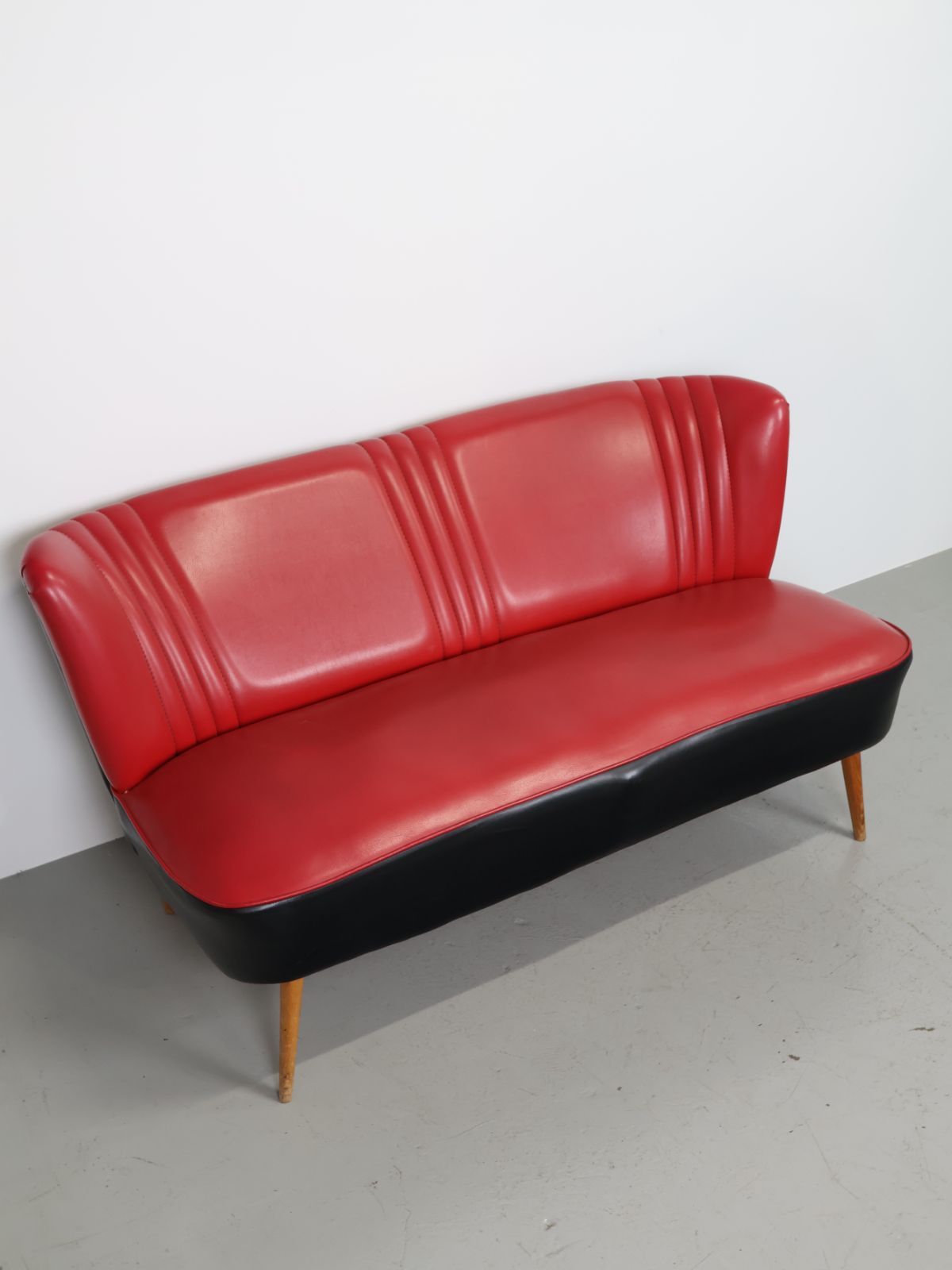 1970年代 ヴィンテージ レッドビニールレザー 2シーター ソファ - メルカリ