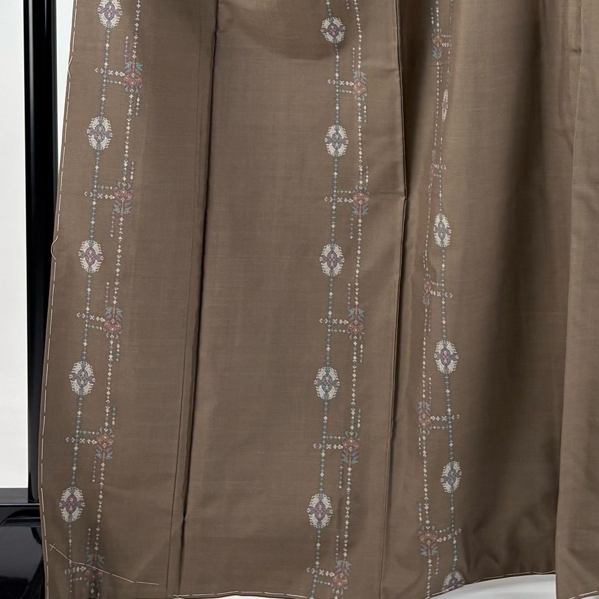 紬 身丈167cm 裄丈67cm M 袷 草花 幾何学 茶色 正絹 秀品