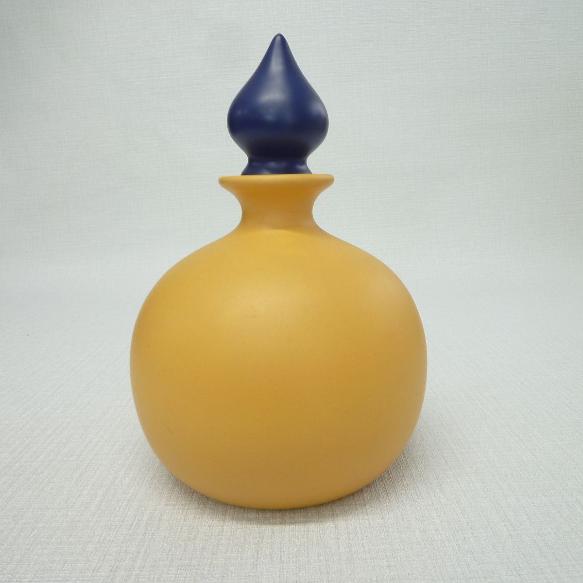 KDD 健康アクセサリー ブレスレット ケース付き KDD 健康アクセサリー ブレスレット ケース付き