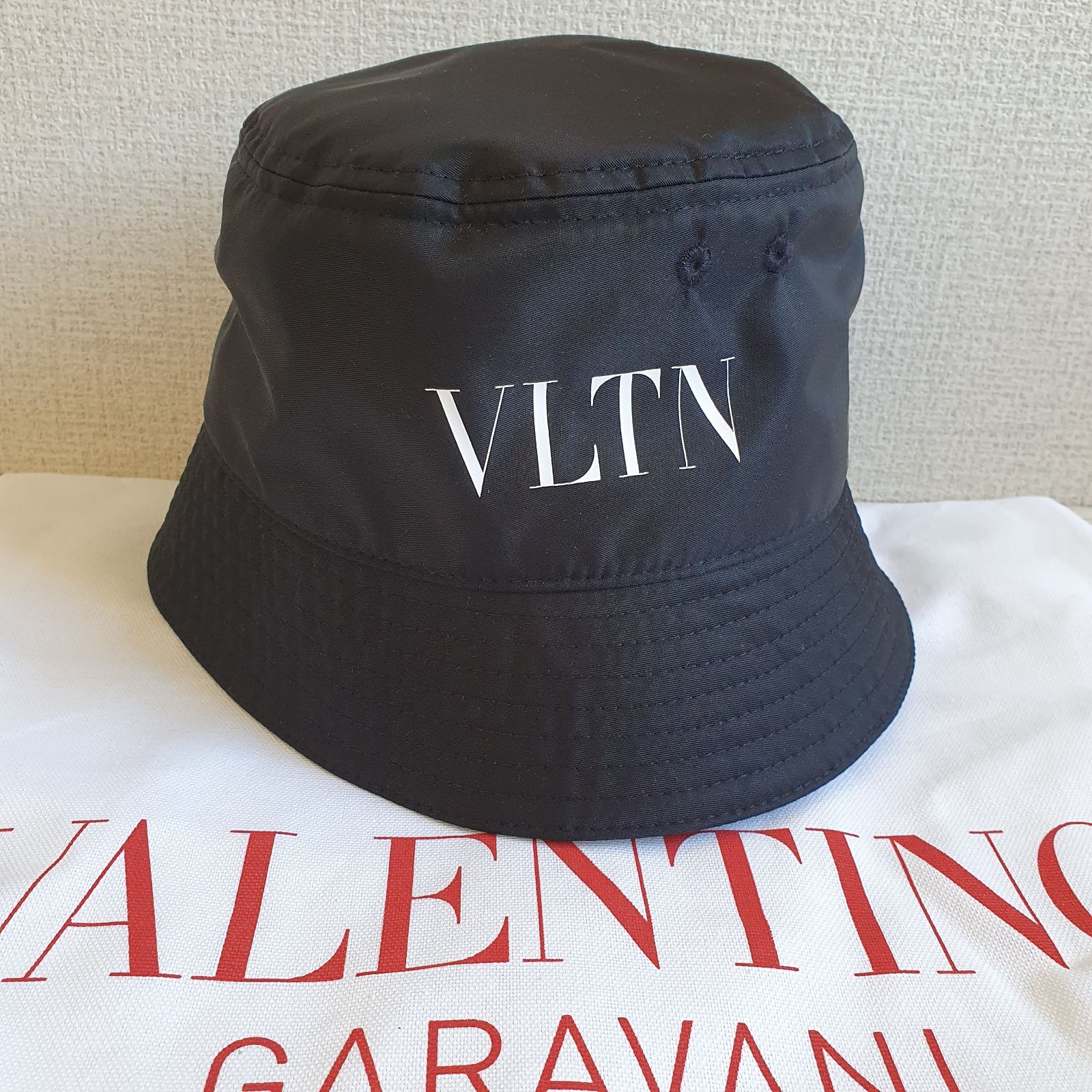 新品・未使用】VALENTINO GARAVANI VLTN バケットハット ブラック 3Y2HGA11WWQ - メルカリ