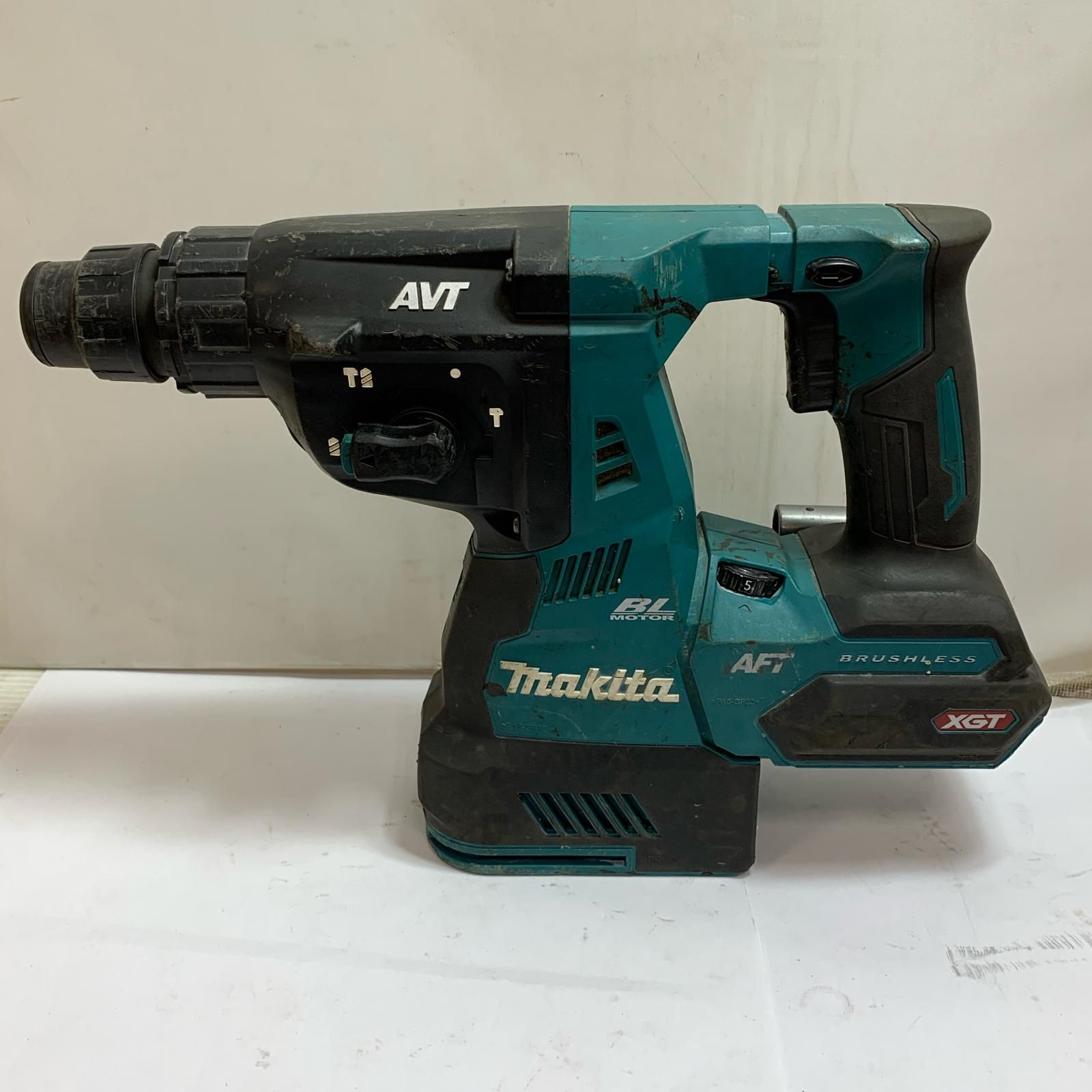 ♭♭MAKITA マキタ 28mm 充電式ハンマドリル 本体のみ 40v HR001G