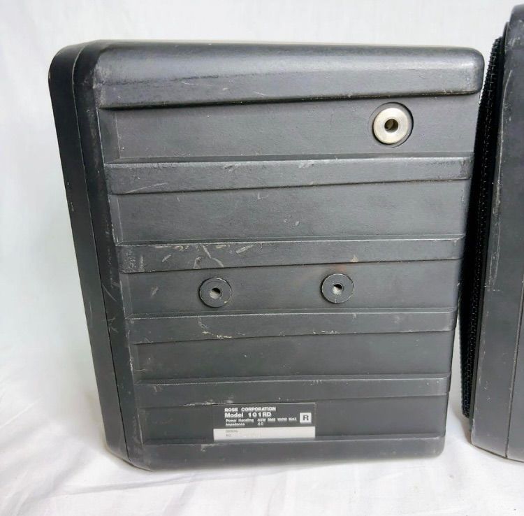 車載リア据置型スピーカー 車内