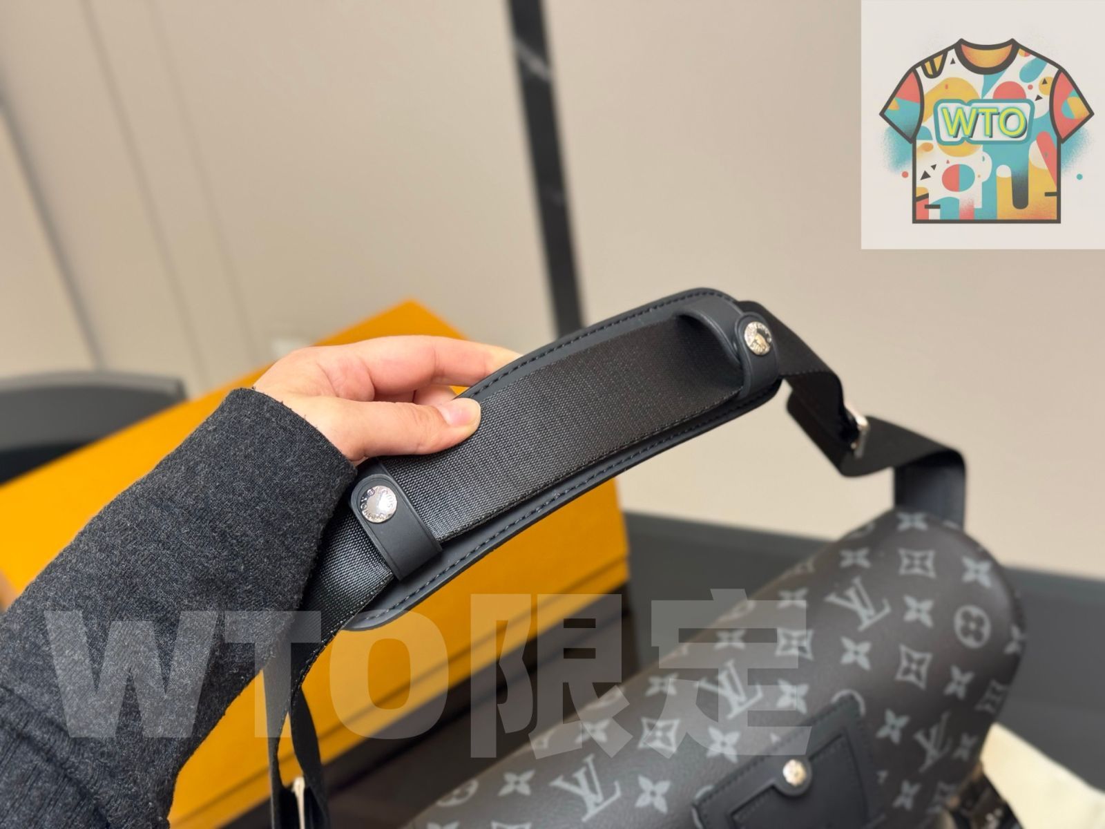 【美品】　ルイヴィトン　タイガ　ヴィクトール　メッセンジャーバッグ　男女兼用 今日WTO】Louis Vuitton Men's Voyager Messenger Bag・ルイ