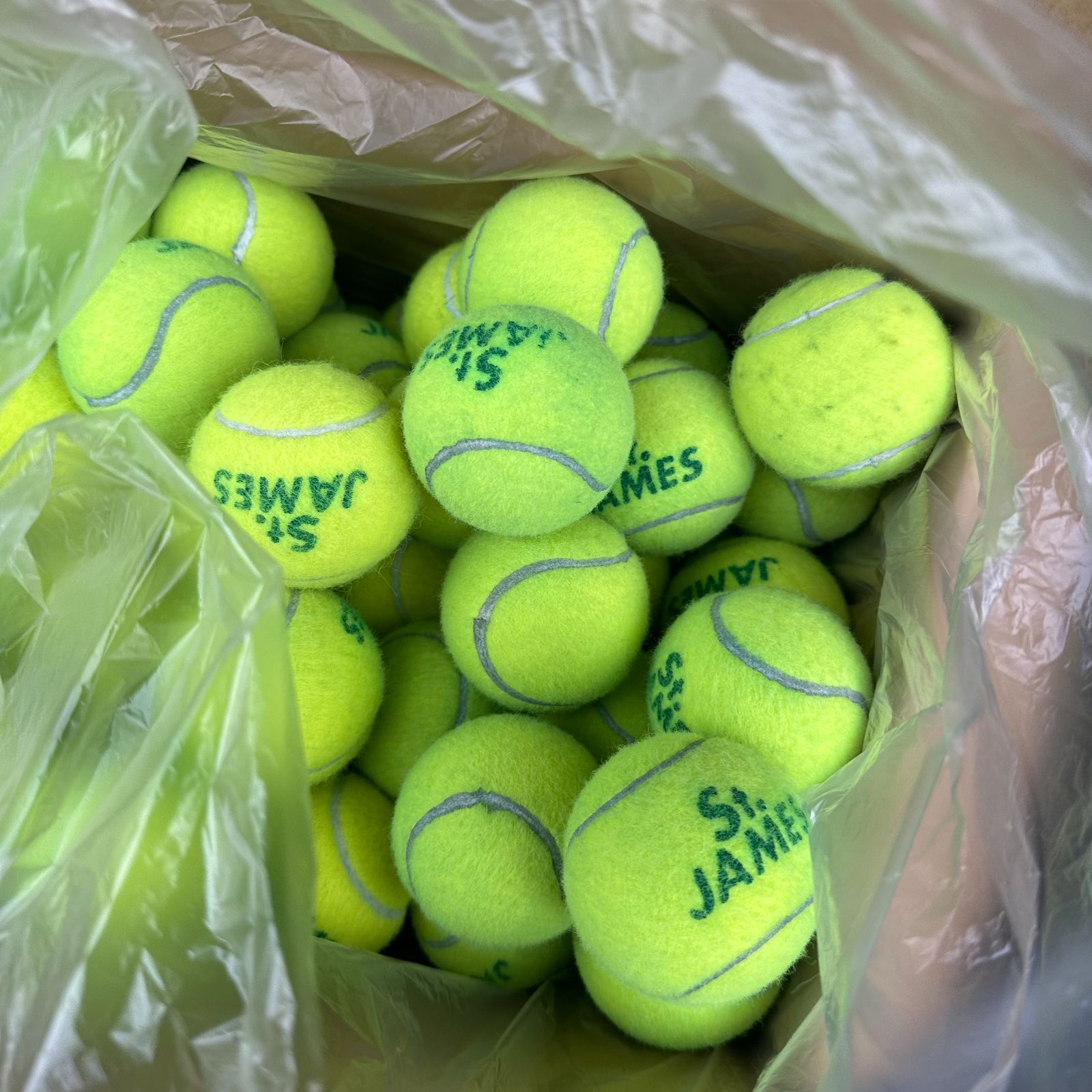 ソフトテニスボール　中古　公認球　アカエム　100球 ソフトテニスボール ショーワゴム アカエム 公認球 2個入り - メガ