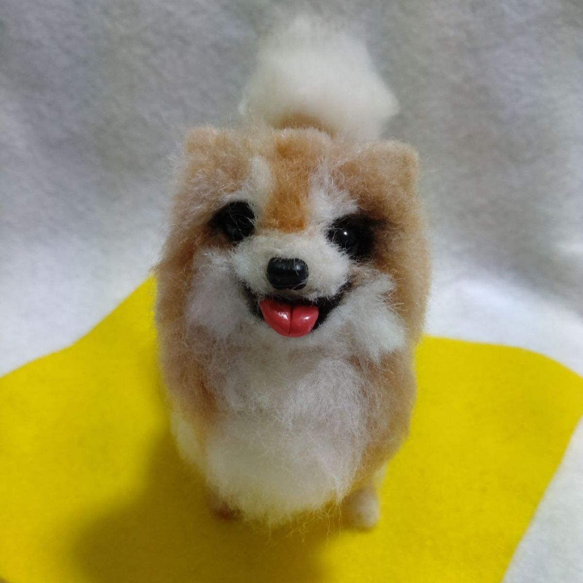 ひらりん。 羊毛フェルト 犬 ポメラニアン 羊毛フェルト 犬 ポメラニアン 白 ホワイト 置物 羊毛フェルト