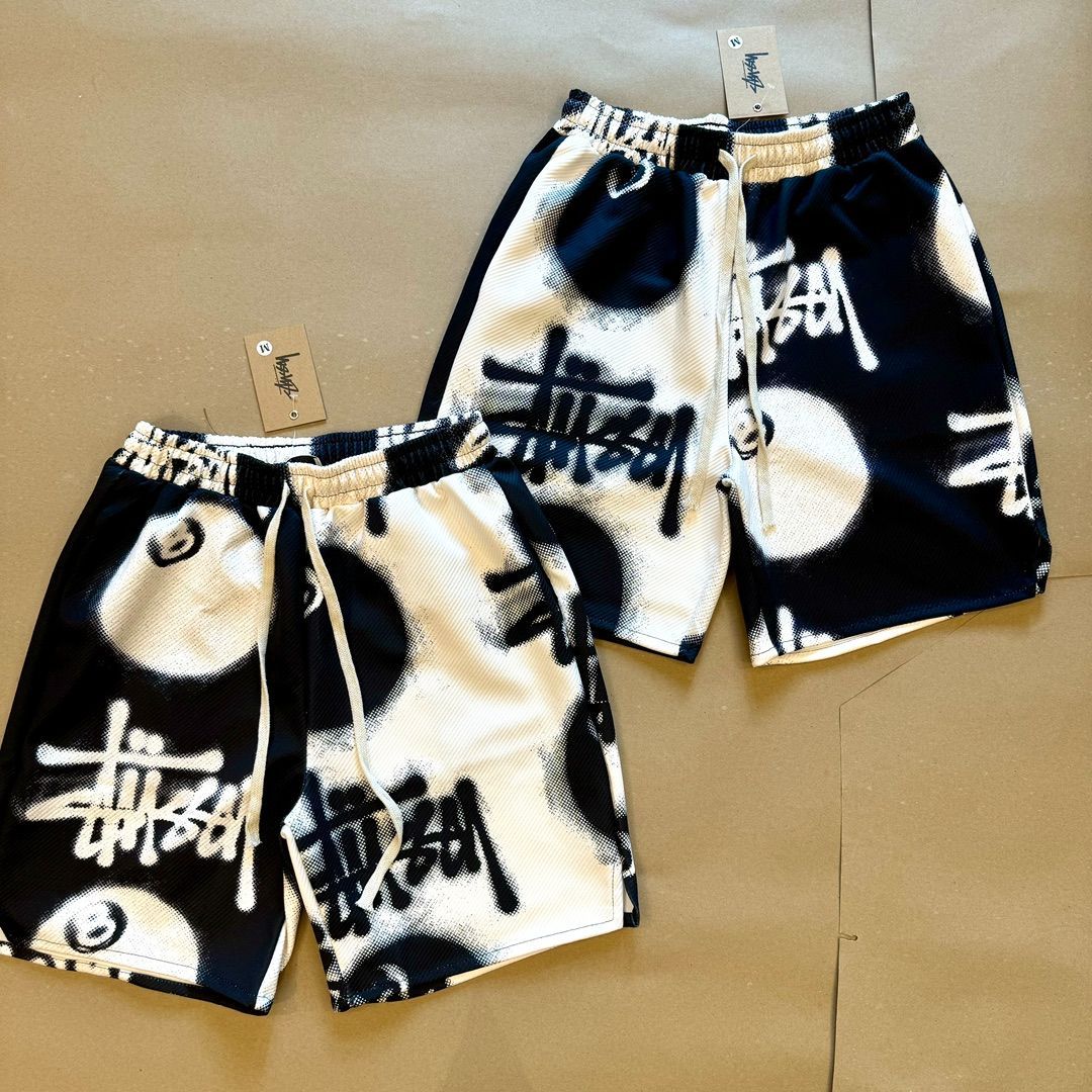 Stussy 夏の ブラック8プリントアメリカンショーツ