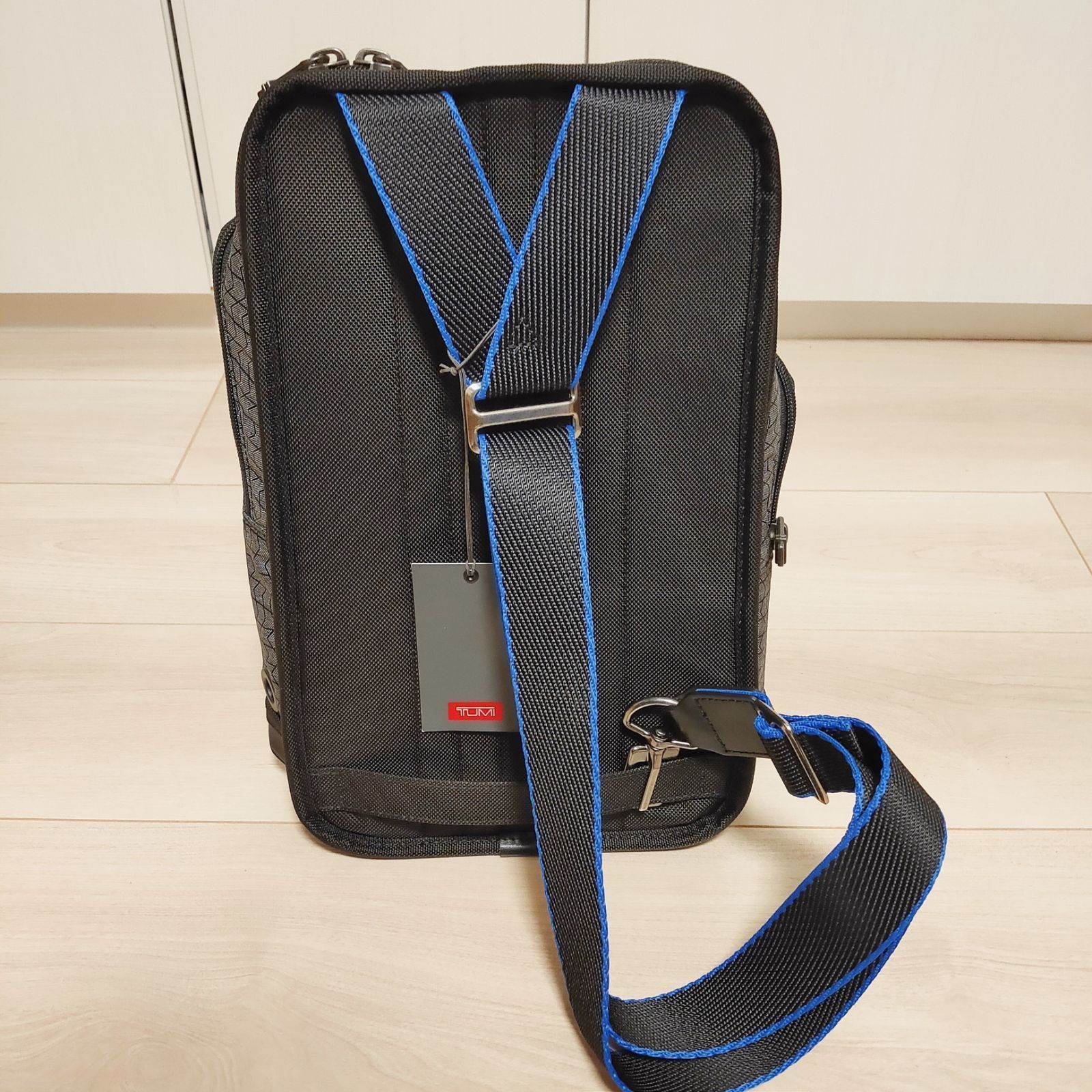 新品 TUMI ボディバッグ バリスティックナイロン レザー スリングバッグ-