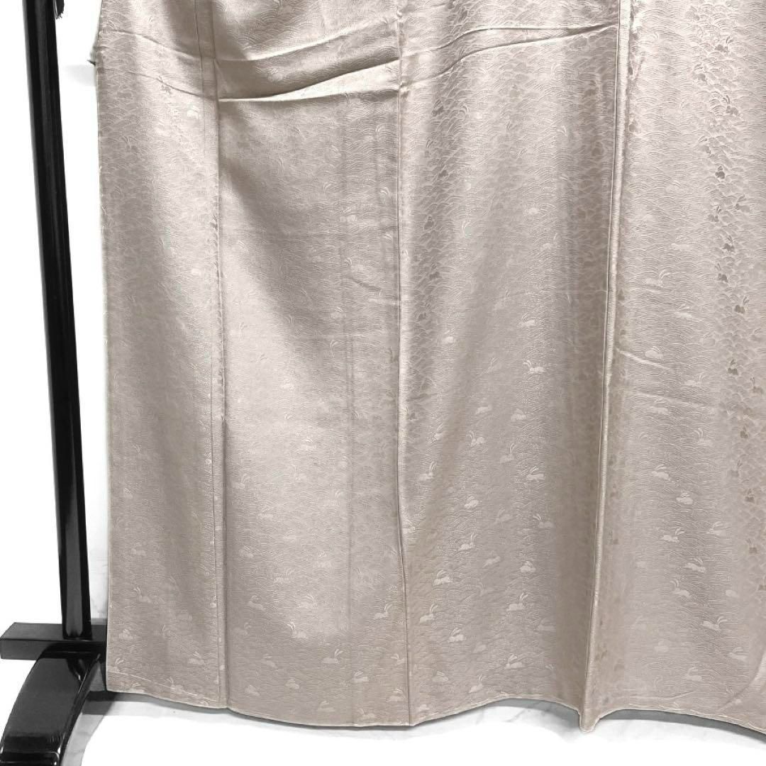 未着用　色無地　兎地紋　波　くすみカラー　ベージュ　着物　023a d 未着用 色無地 兎地紋 波 くすみカラー ベージュ 着物 023a d 未着用 色