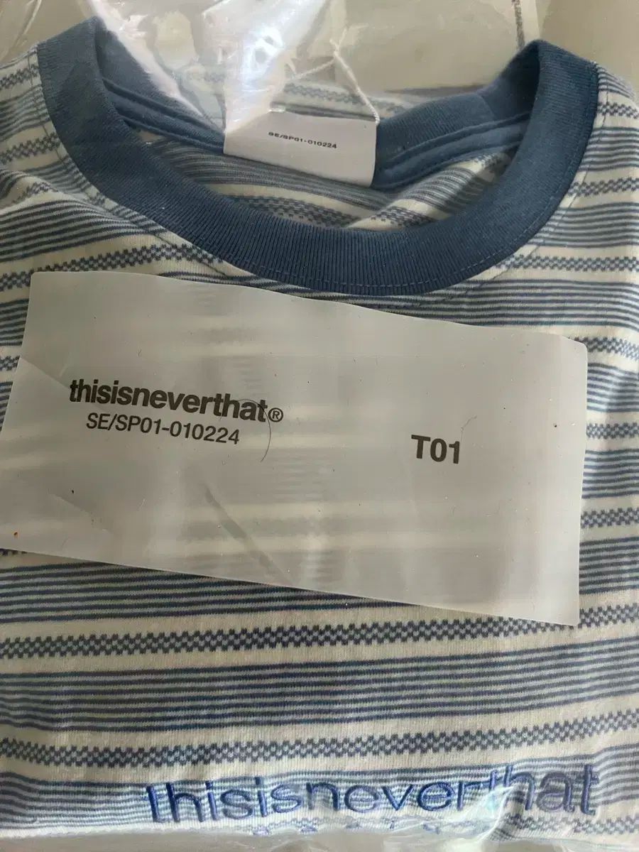 【ほぼ新品】thisisneverthat ストライプシャツ thisisneverthat(ディスイズネバーザット)ストライプシャツ