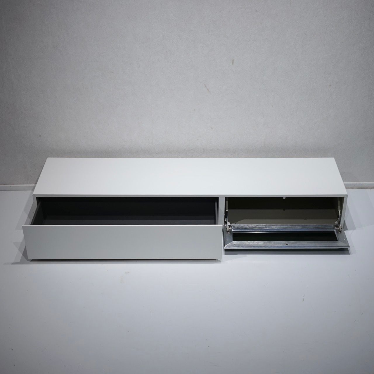 BoConcept ボーコンセプト Lugano ルガーノ テレビボード TVボード テレビ台 ローボード 収納 北欧 モダン ホテルライク MARWIL-DEMENAGEMENTS_CH