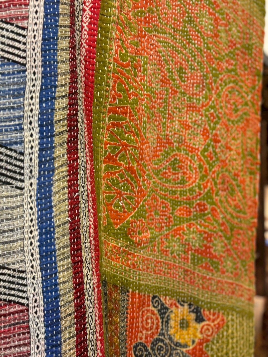 【インドの手仕事】刺子 グドゥリーラリーキルトパッチワーククッション　2セット グドゥリーラリーキルトパッチワークフラットクッション｜マライカ公式通販