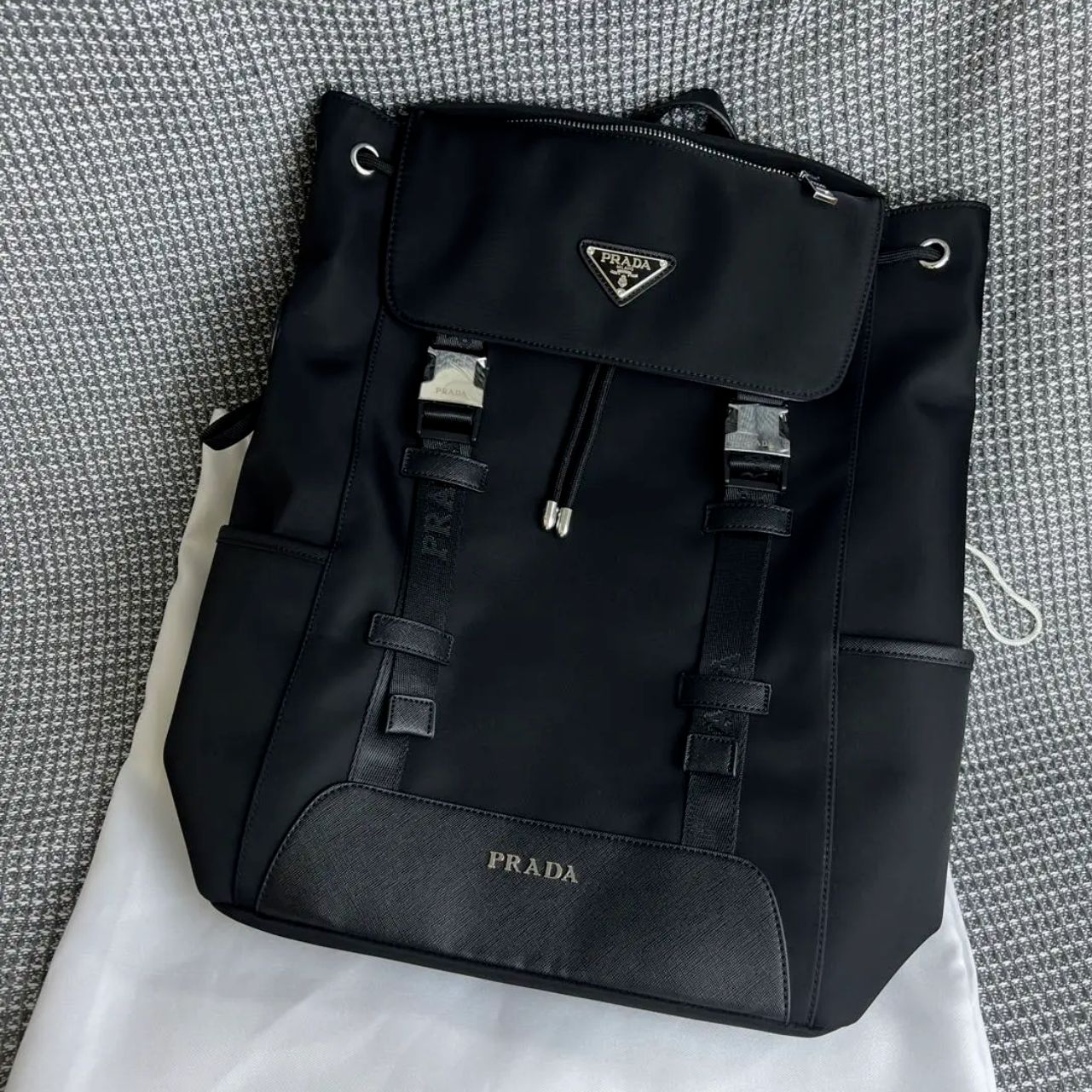 【極美品】早い者勝ち PRADA バッグパック リュック 三角ロゴプレート 即日発送 匿名配送 翌日配達