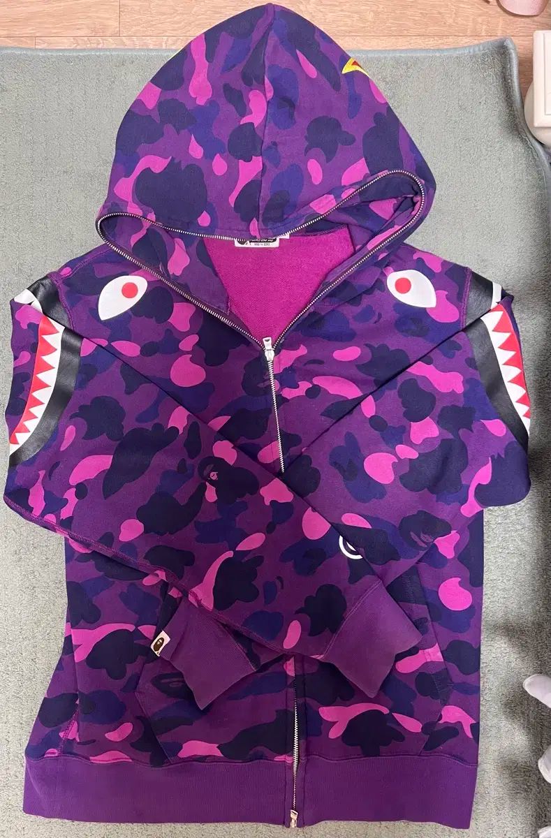 A BATHING APE（BAPE）迷彩シャークジップアップフード A BATHING APE