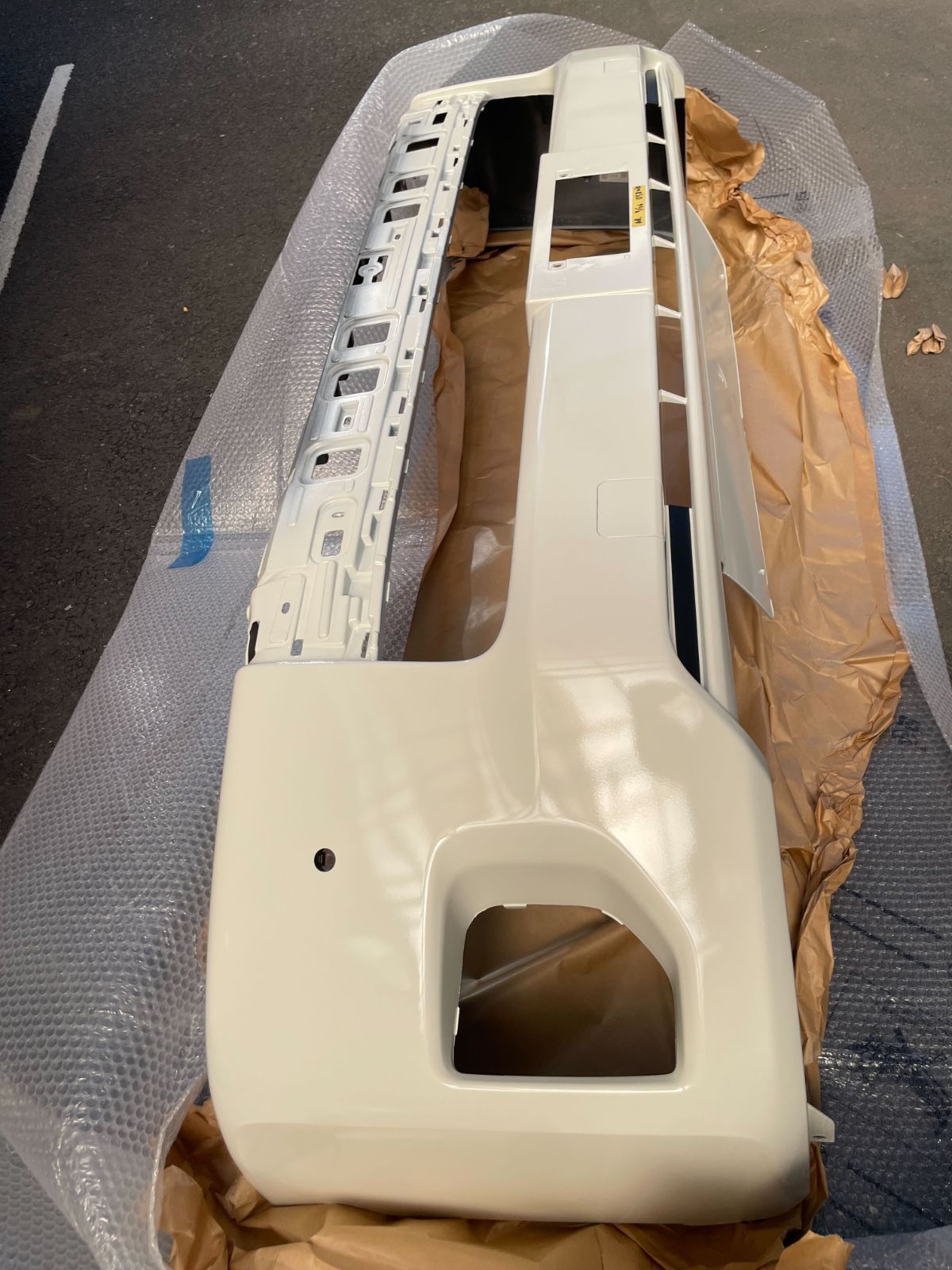 ハイエーススーパーロングワイド フロントバンパー058 目立った傷汚れ無し 新古車外し