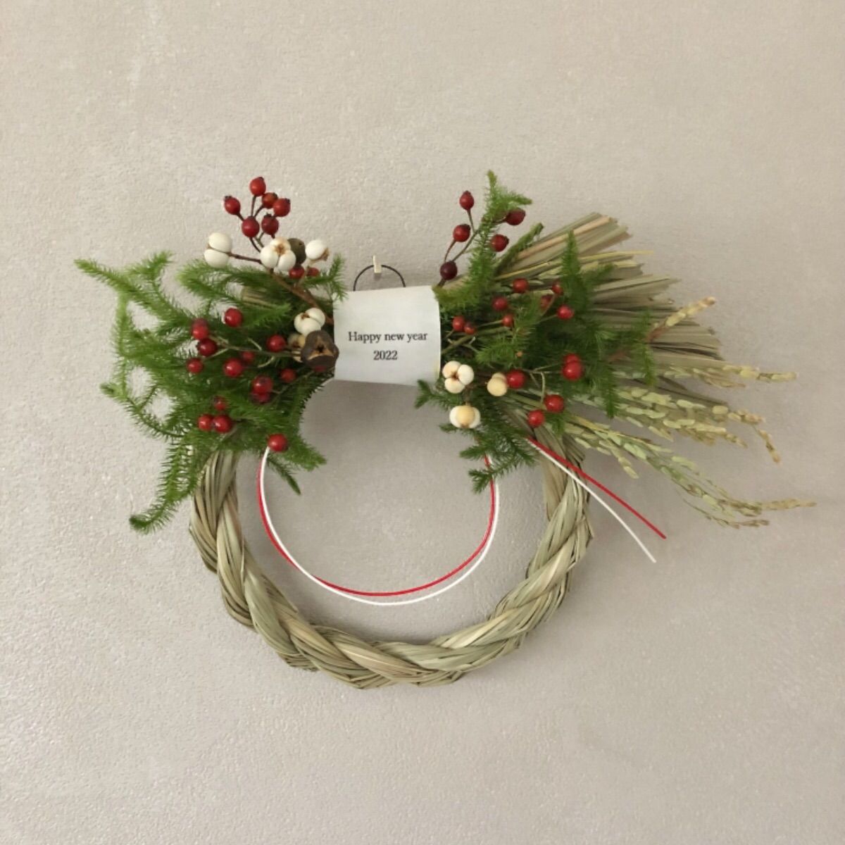 ヒカゲノカズラと紅白のしめ縄飾り お正月リース - メルカリ