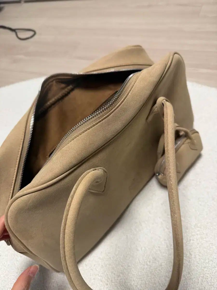 ハグバッグ ベージュ