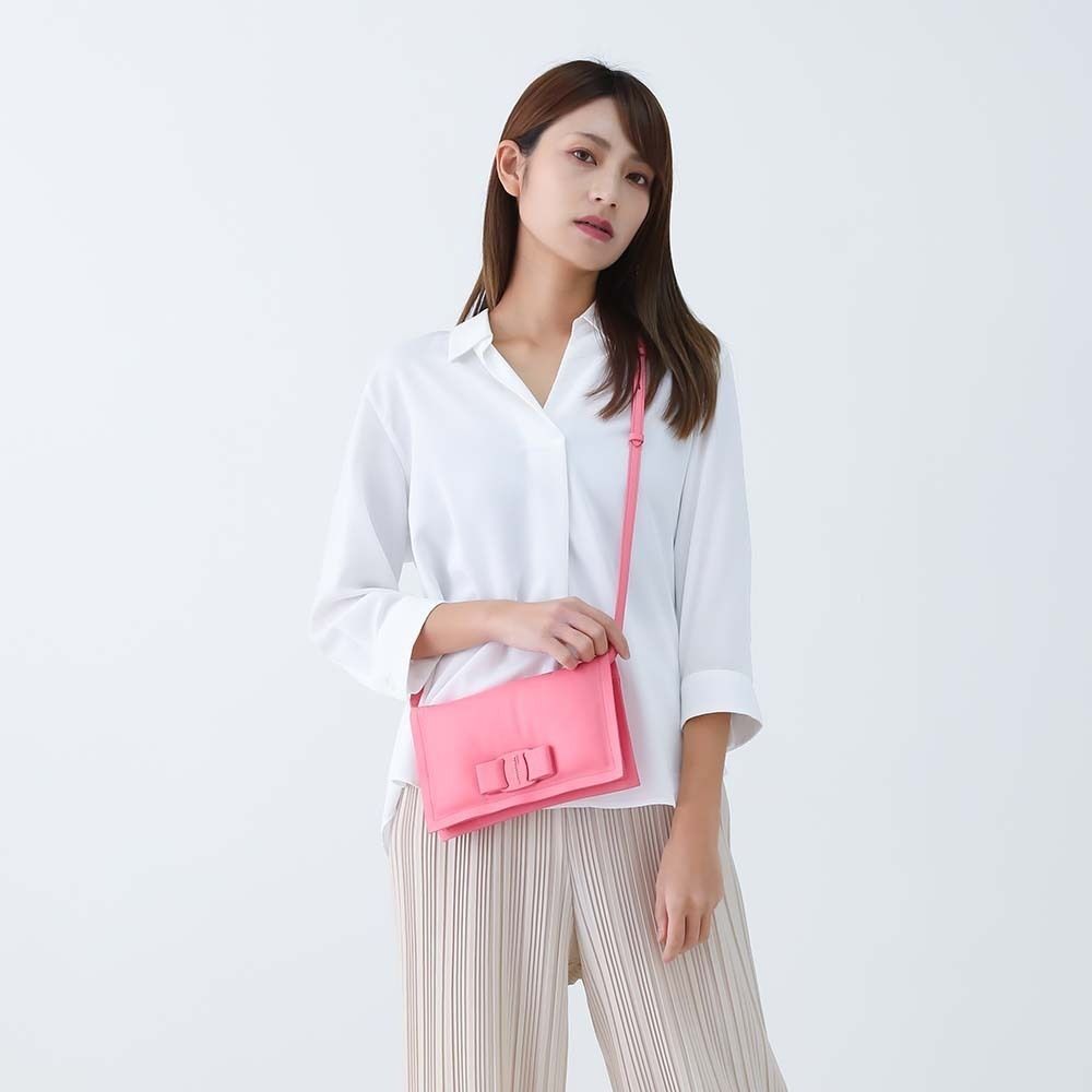 新品 FERRAGAMO 22 0287 755412 VIVABOWミニバッグ 新品 FERRAGAMO フェラガモ 22 0287 755412 VIVA BOW ミニバッグ
