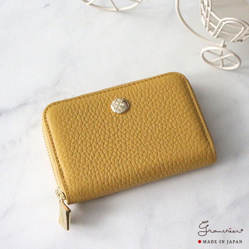 マストアイテムのコインケース／【日本製】イタリア高級シュリンクレザーを使用したコインケース。コンパクトながらカード挿れが2箇所あり使い勝手抜群です。交通系ＩＣカードなどを入れても◎汚れや傷が目立ちにくいシュリンクレザーです。(ブライトイエロー）  角型 ...