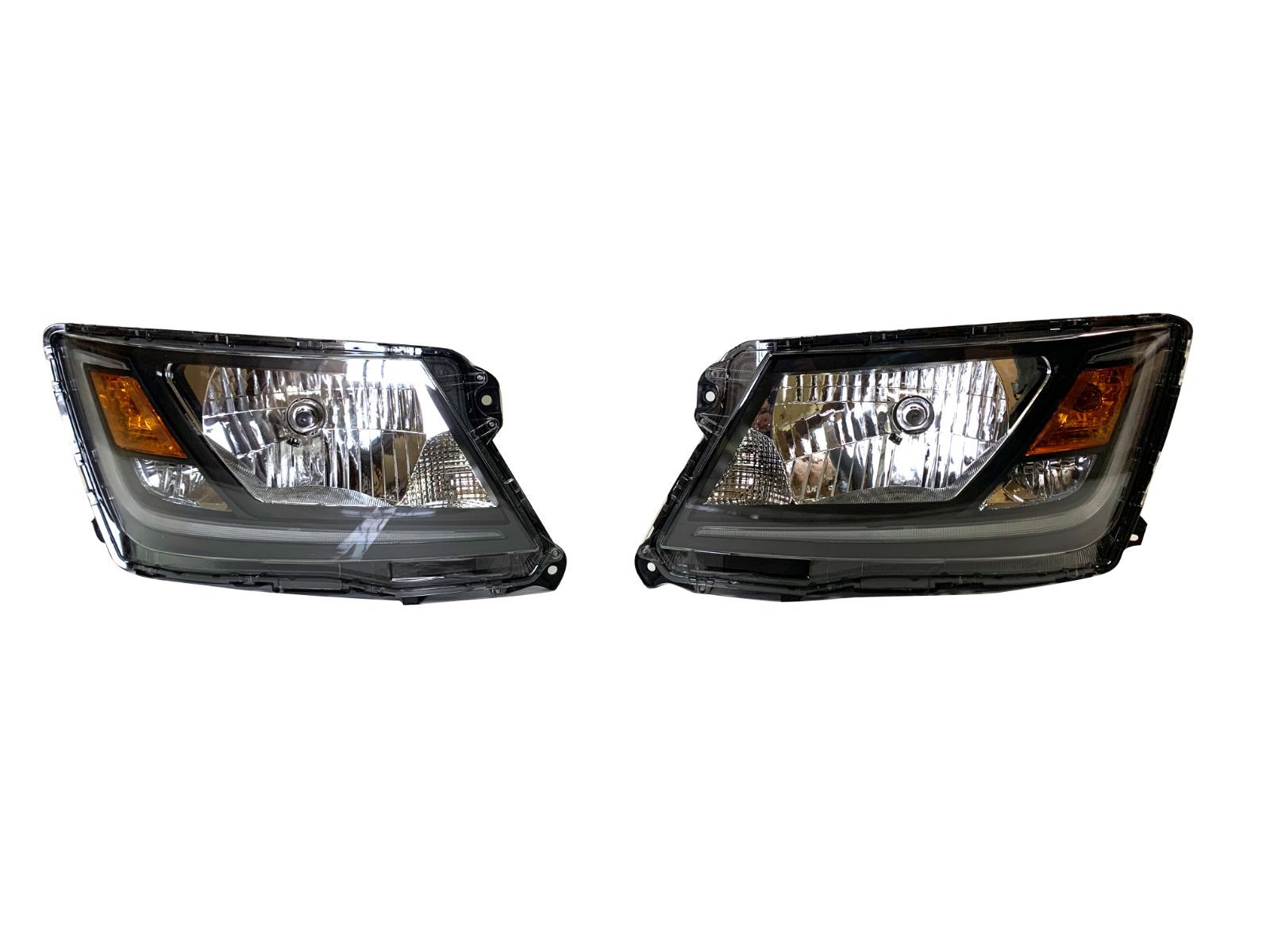 ランドクルーザー250丸目ヘッドライトの詳細。グレードによって装着