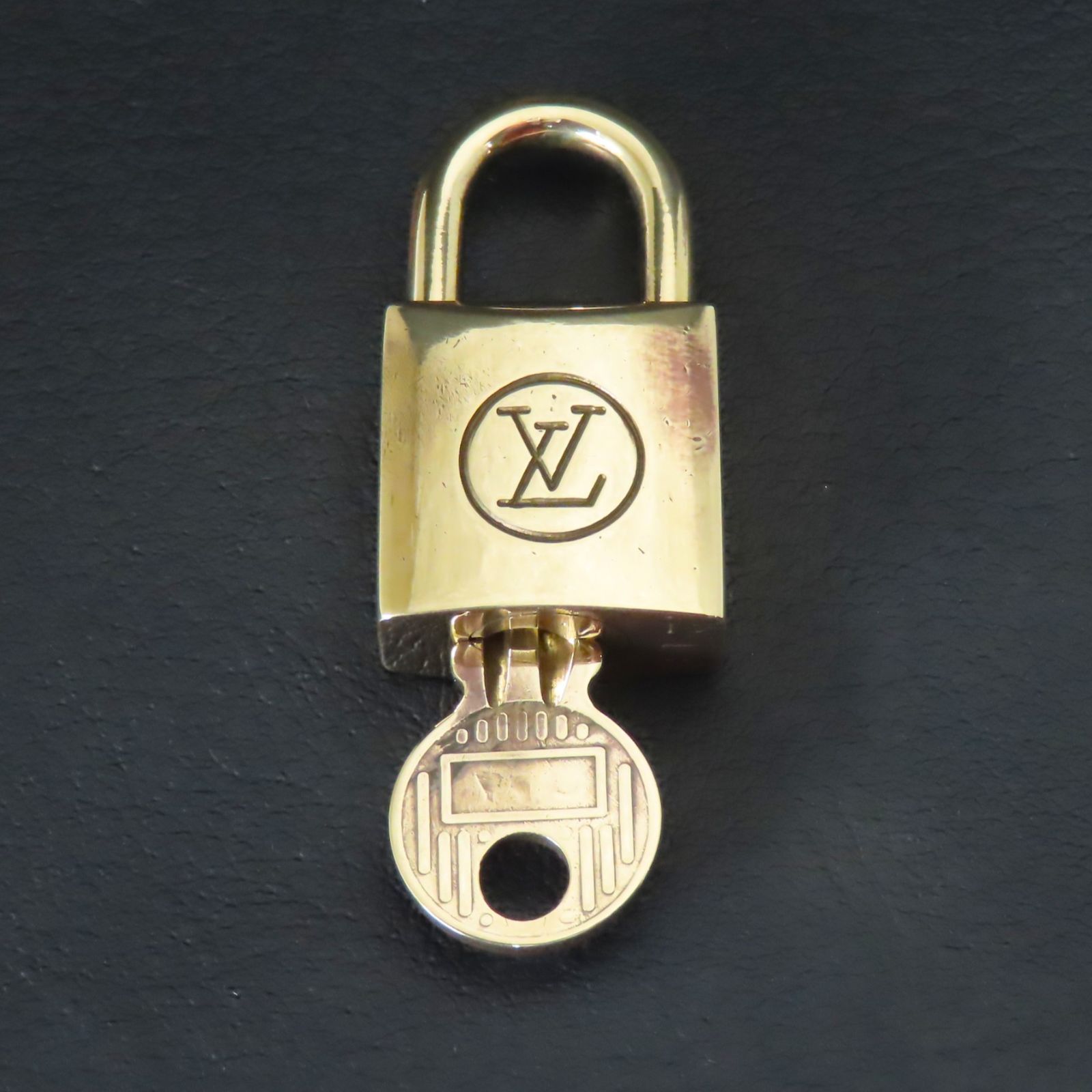 ルイヴィトン LV カデナ パドロック 南京錠 シルバー 447番 キー2本付き img61516281.jpg