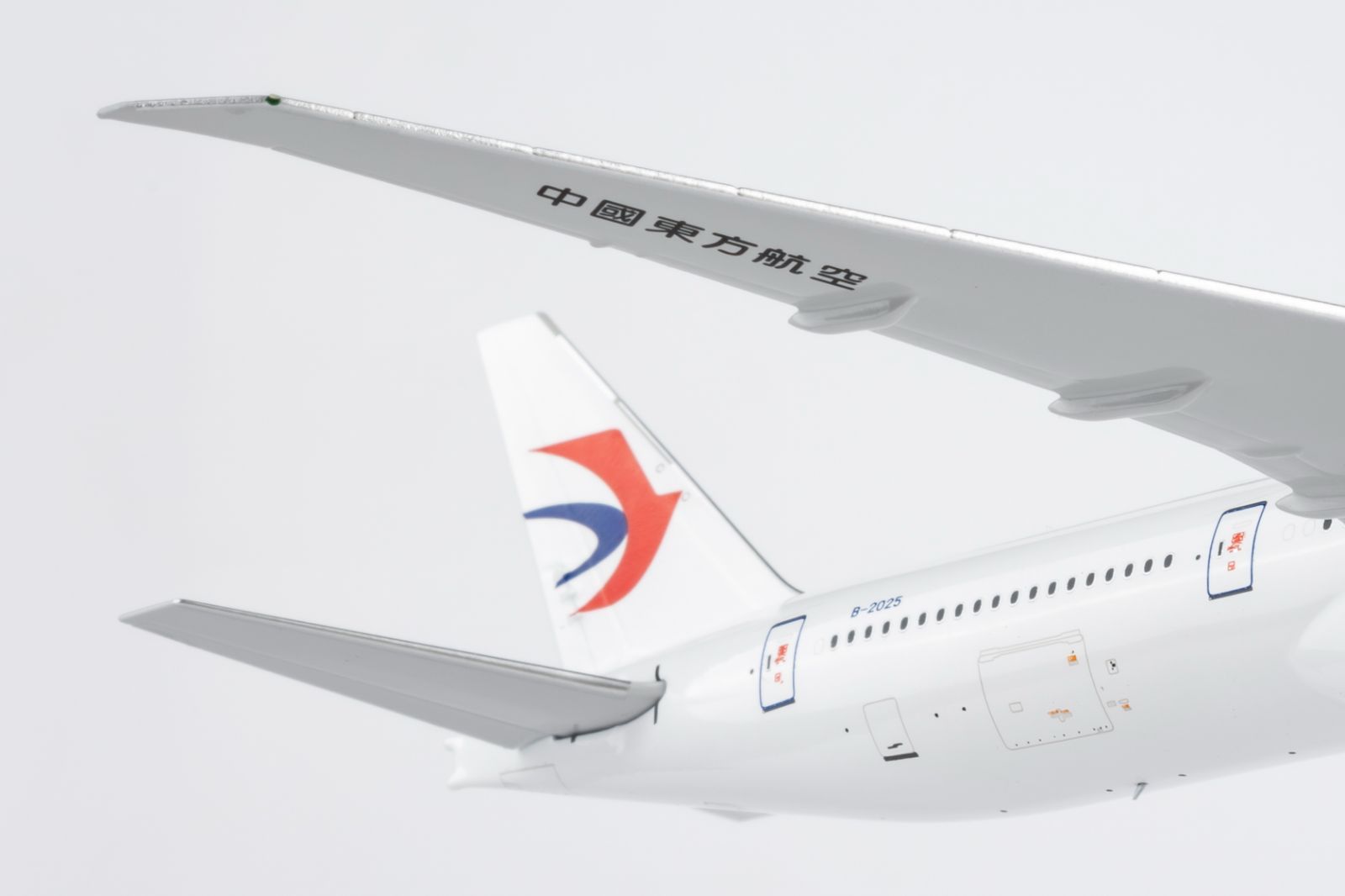 中国東方航空 777