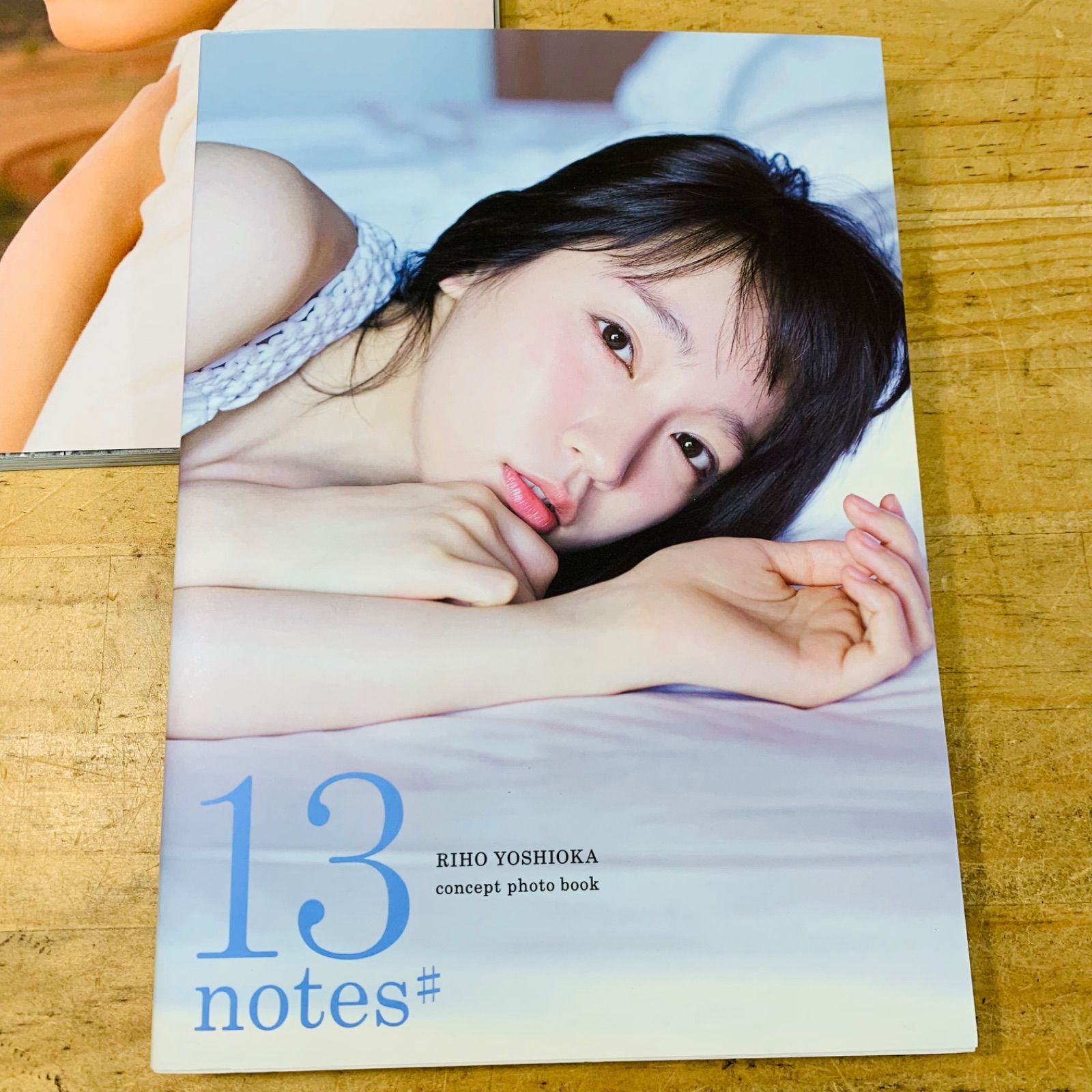 【本日限定】13 notes# 吉岡里帆　写真集　直筆サイン Amazon.co.jp: 貴重な直筆サイン入吉岡里帆 写真集 『 13notes