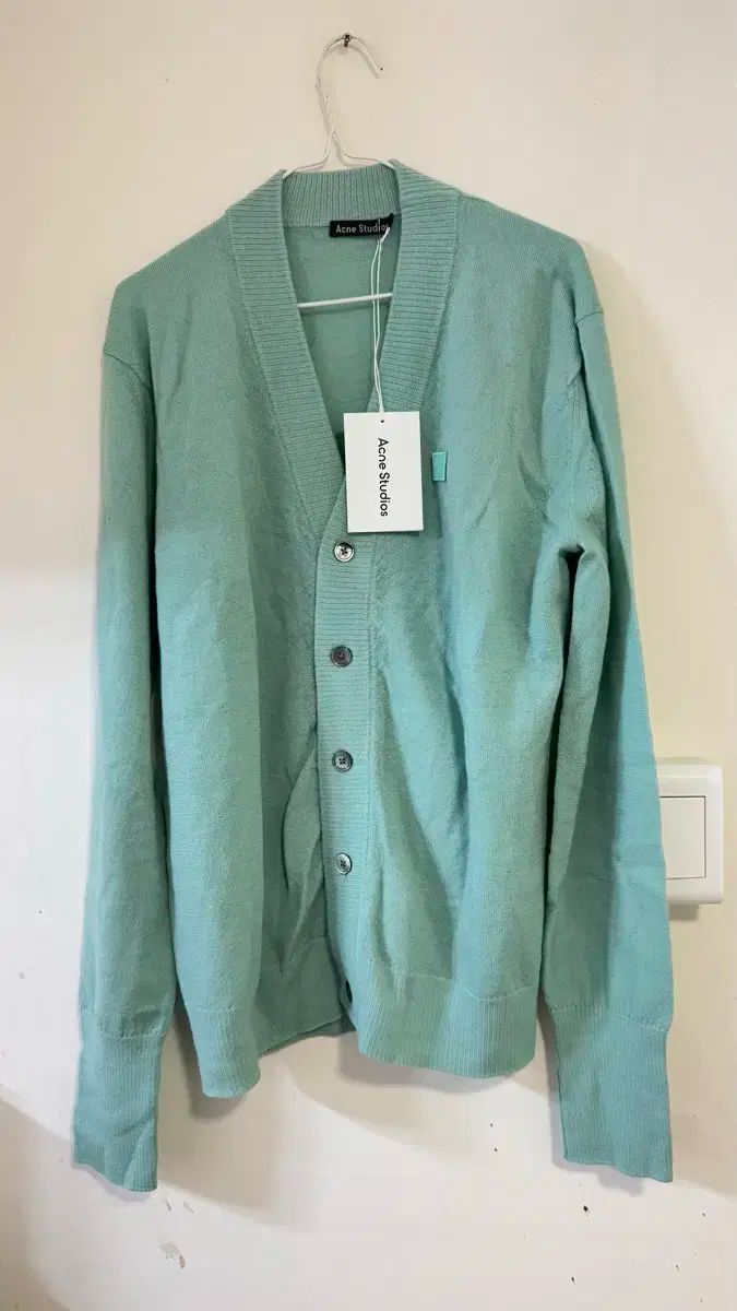 【雷市場（ポンジャン）商品韓国直送】 Acne Studios(アクネストゥディオズ) フェイスロゴ ウール カーディガン/ M /選択肢のある新製品