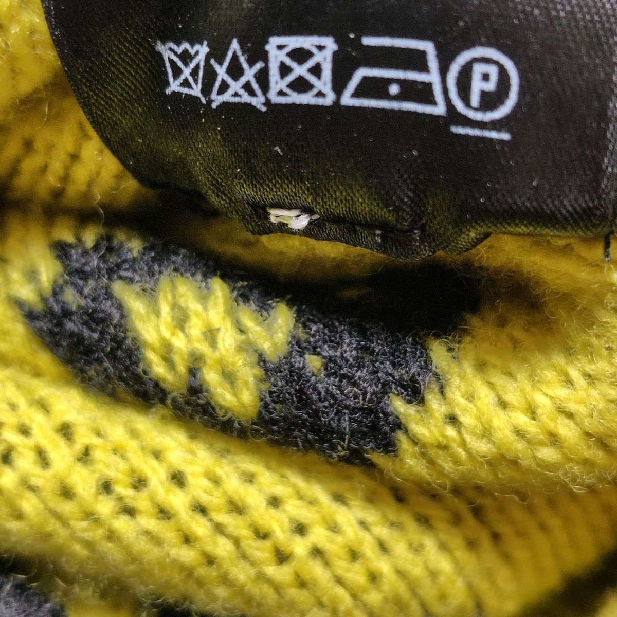 BALENCIAGA カーディガン 黒・黄色 ロゴ入り
