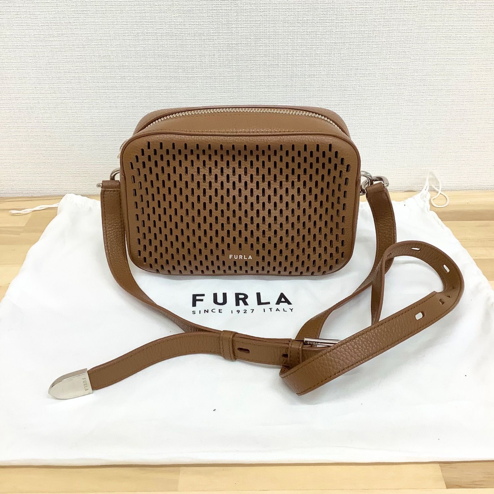 FURLA フルラ リリー ショルダーバッグ ダブルファスナー パンチング 
