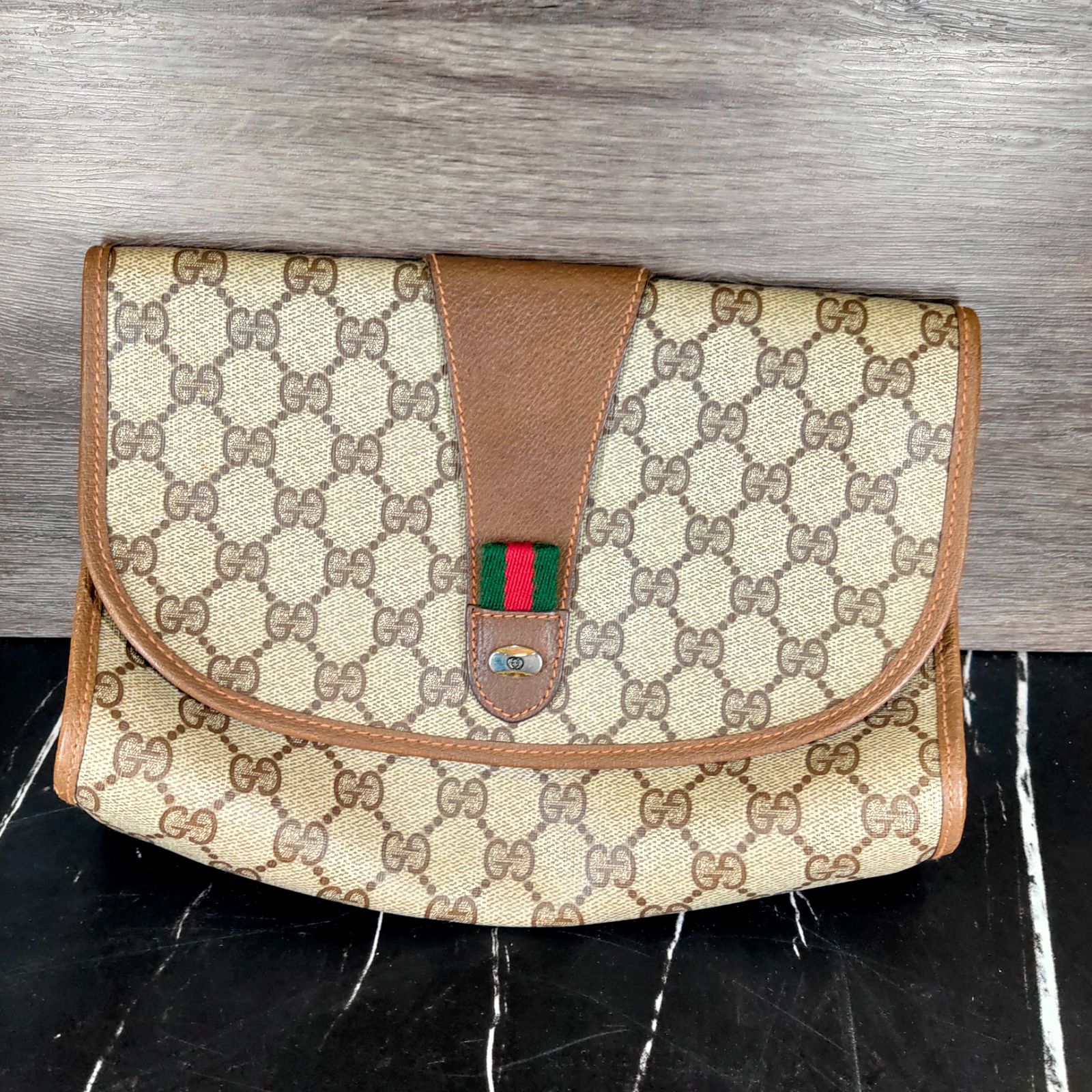 ☆ GUCCI PLUS GG PVCレザー セカンドバッグ 売店 - バッグ